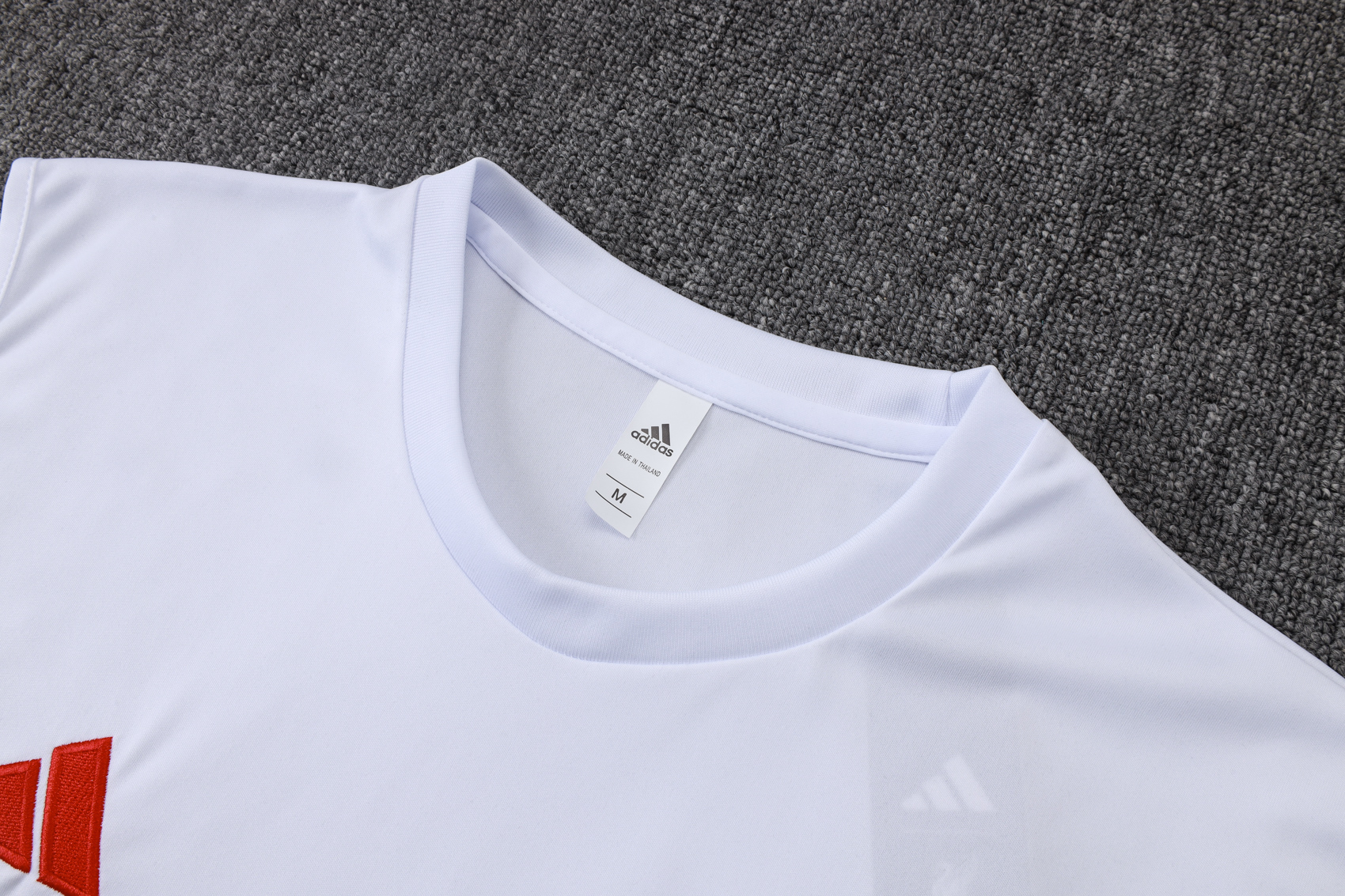 Liverpool Sleeveless Training Kit White 2025/26