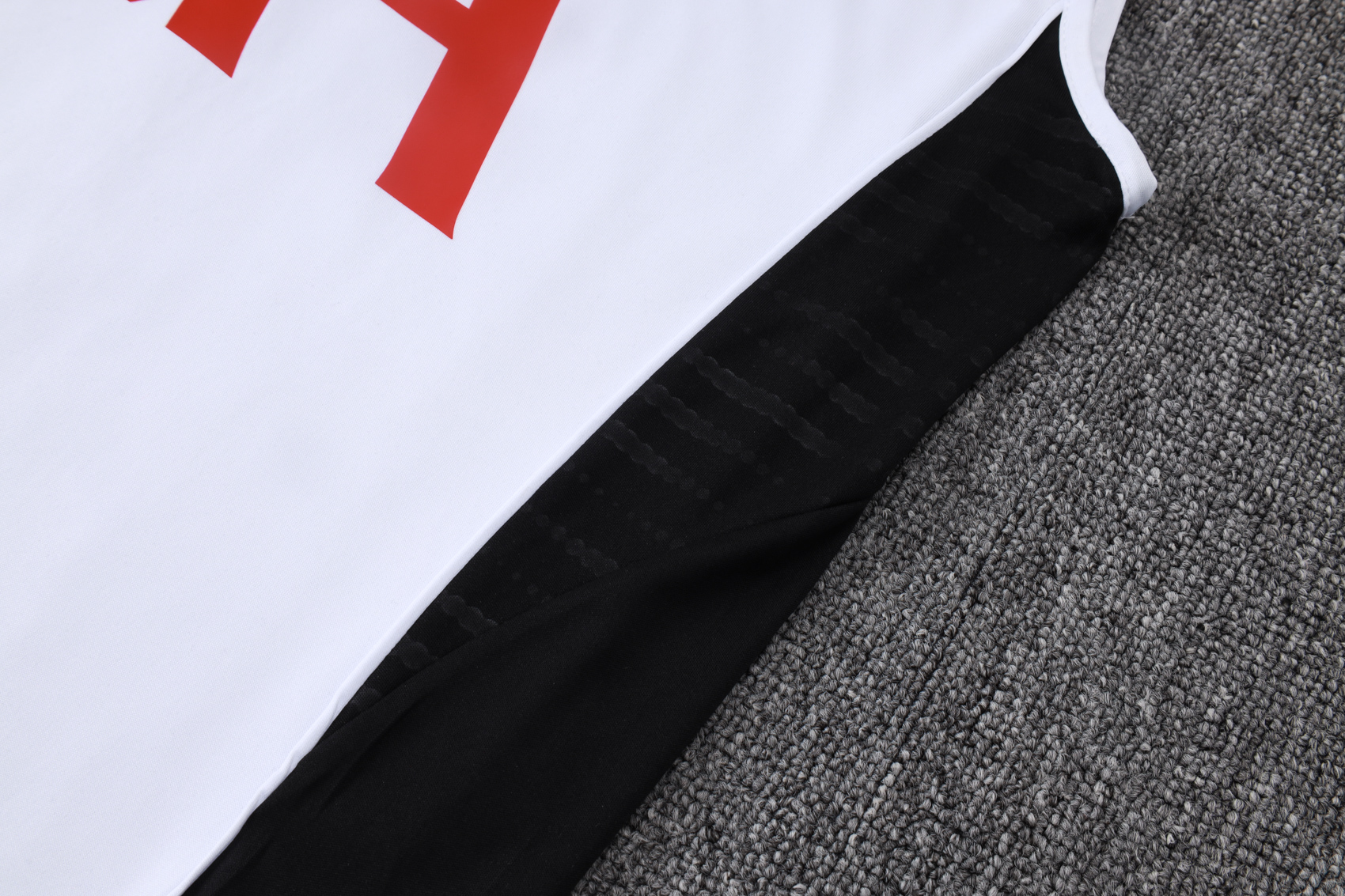 Liverpool Sleeveless Training Kit White 2025/26