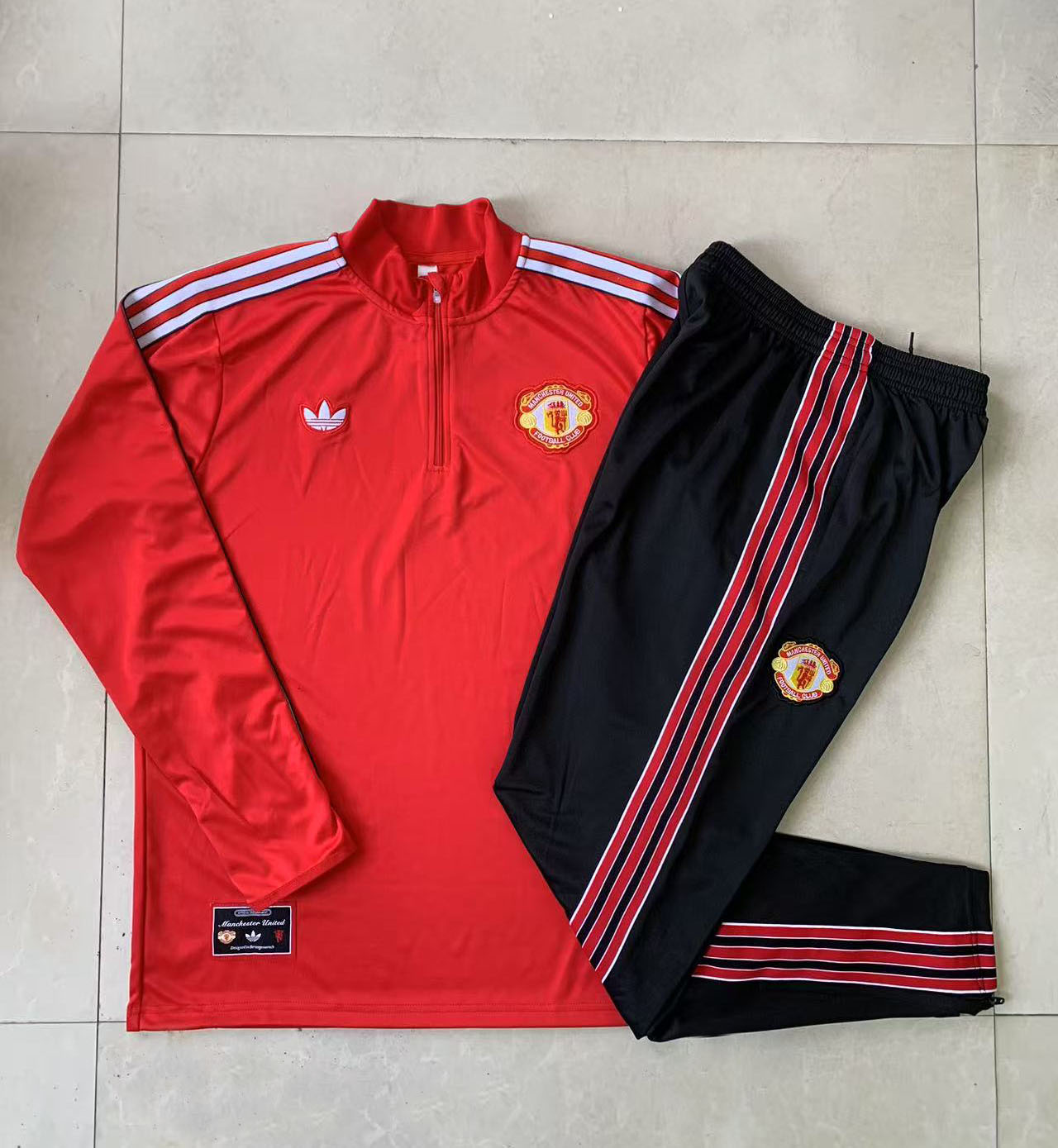 Kids Manchester United Training Kit (Sweatshirt+Pants) Red 2025/26