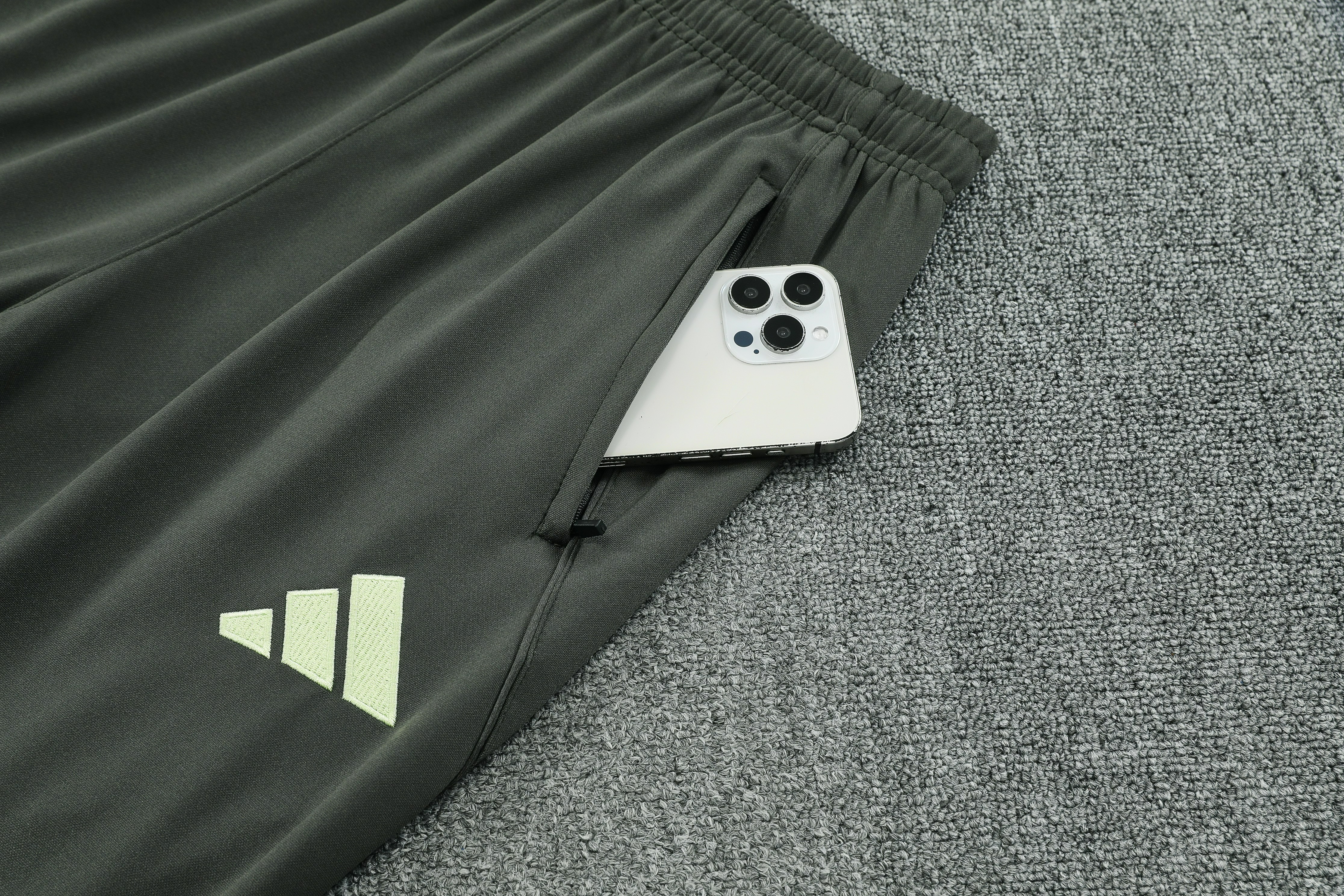 Real Madrid Authentic Training Kit (Sweatshirt+Pants) Light Green 2025/26 - Player Version