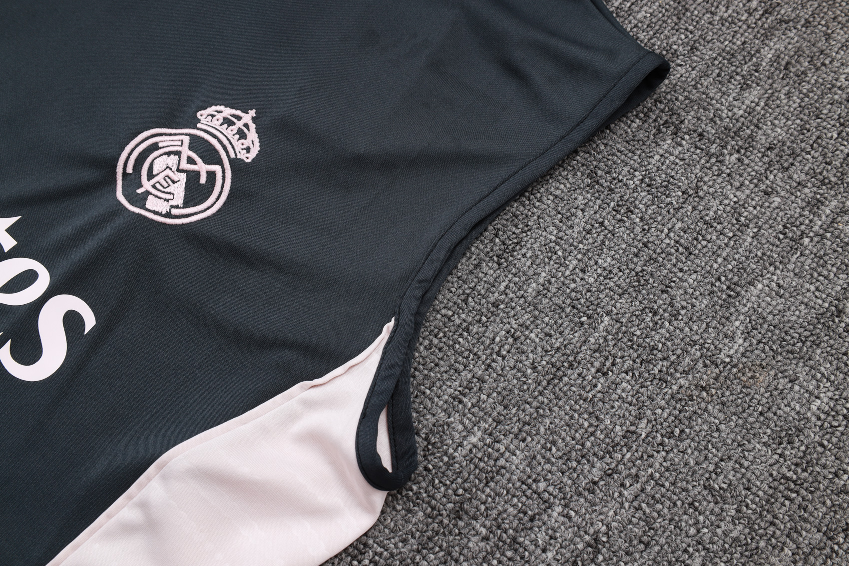 Real Madrid Sleeveless Training Kit Gray 2025/26