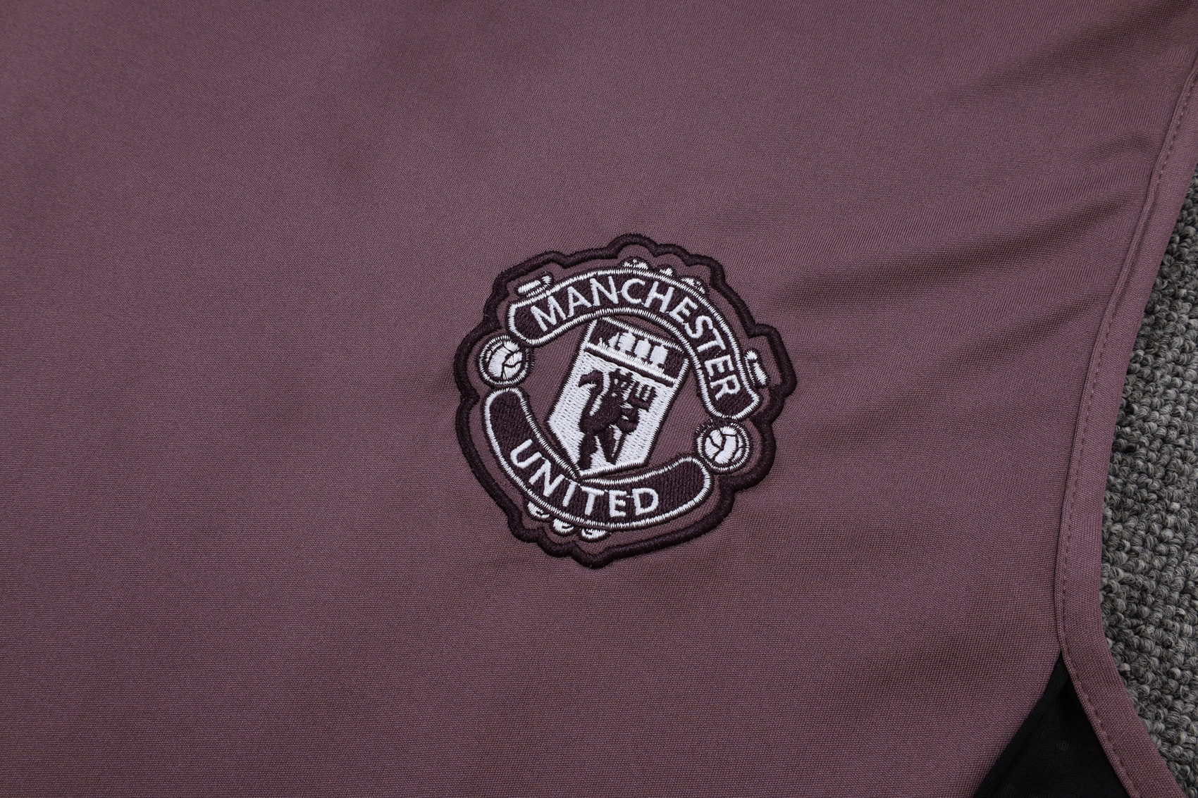Manchester United Sleeveless Training Kit Purple 2025/26