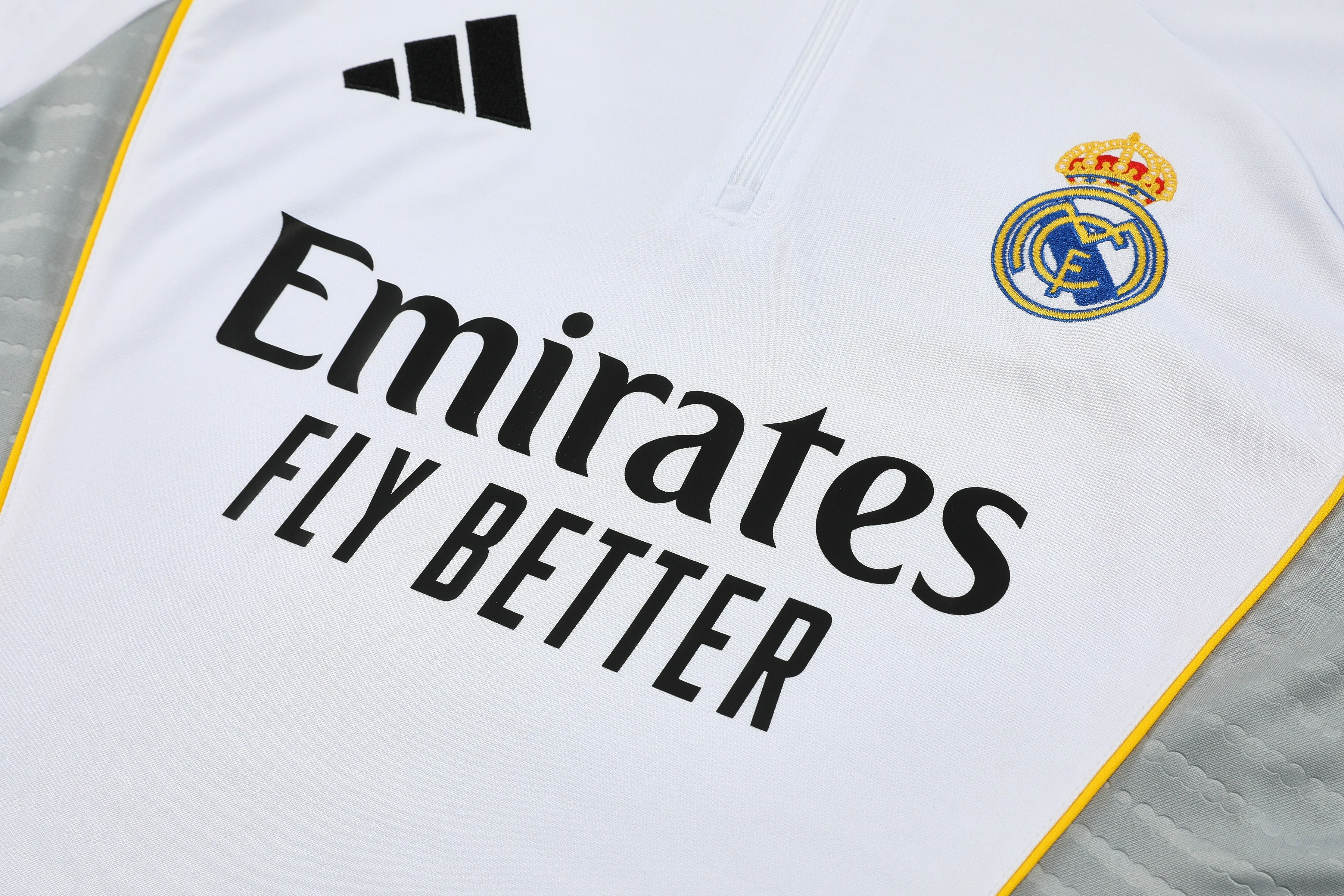 Real Madrid Authentic Training Kit (Sweatshirt+Pants) White 2025/26 - Player Version