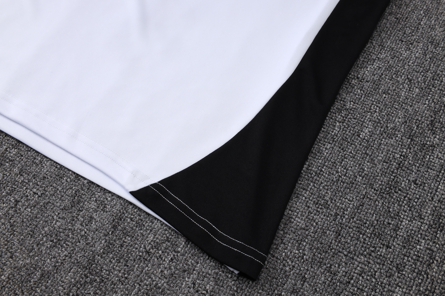 Liverpool Sleeveless Training Kit White 2025/26