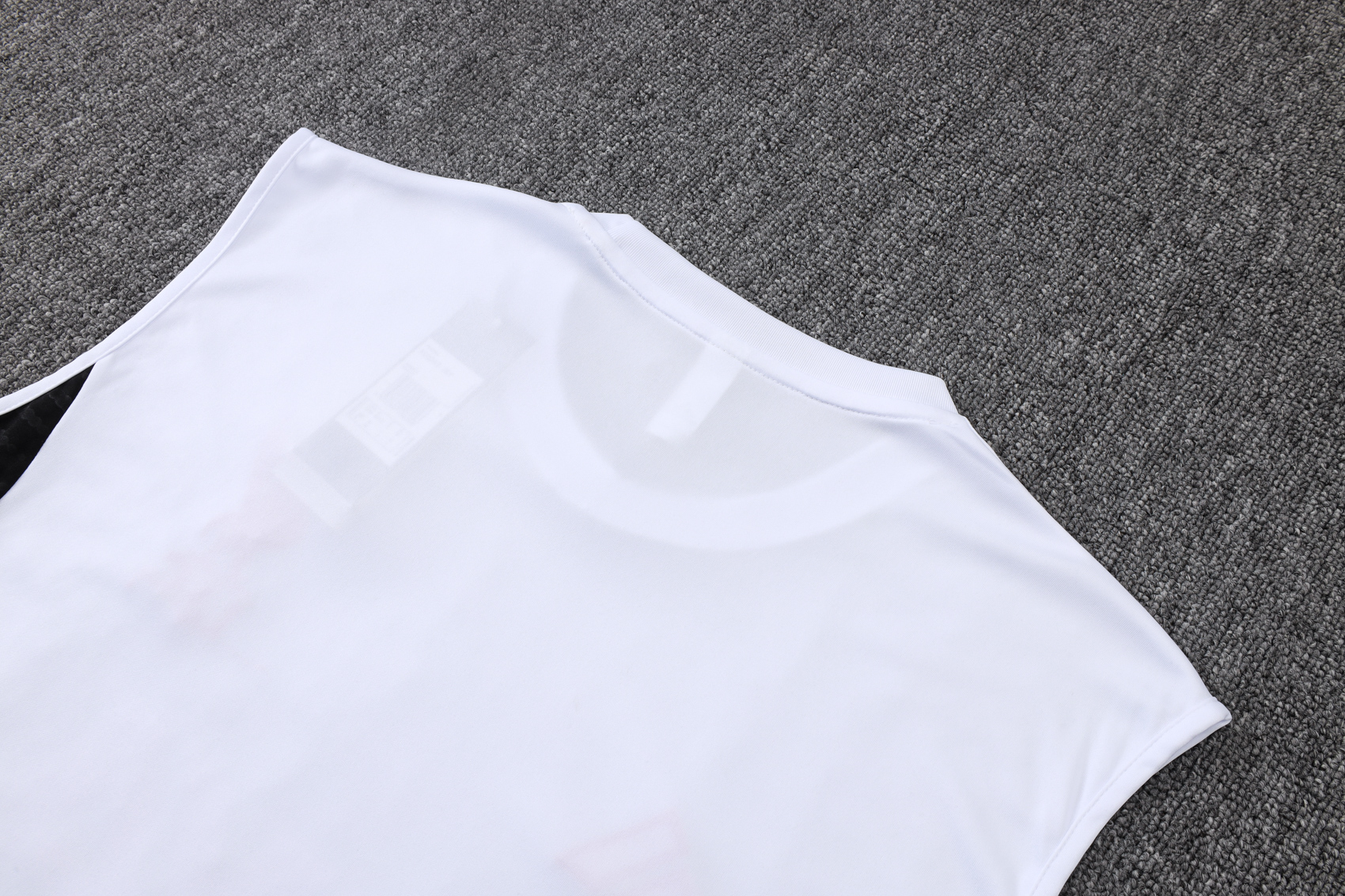 Liverpool Sleeveless Training Kit White 2025/26