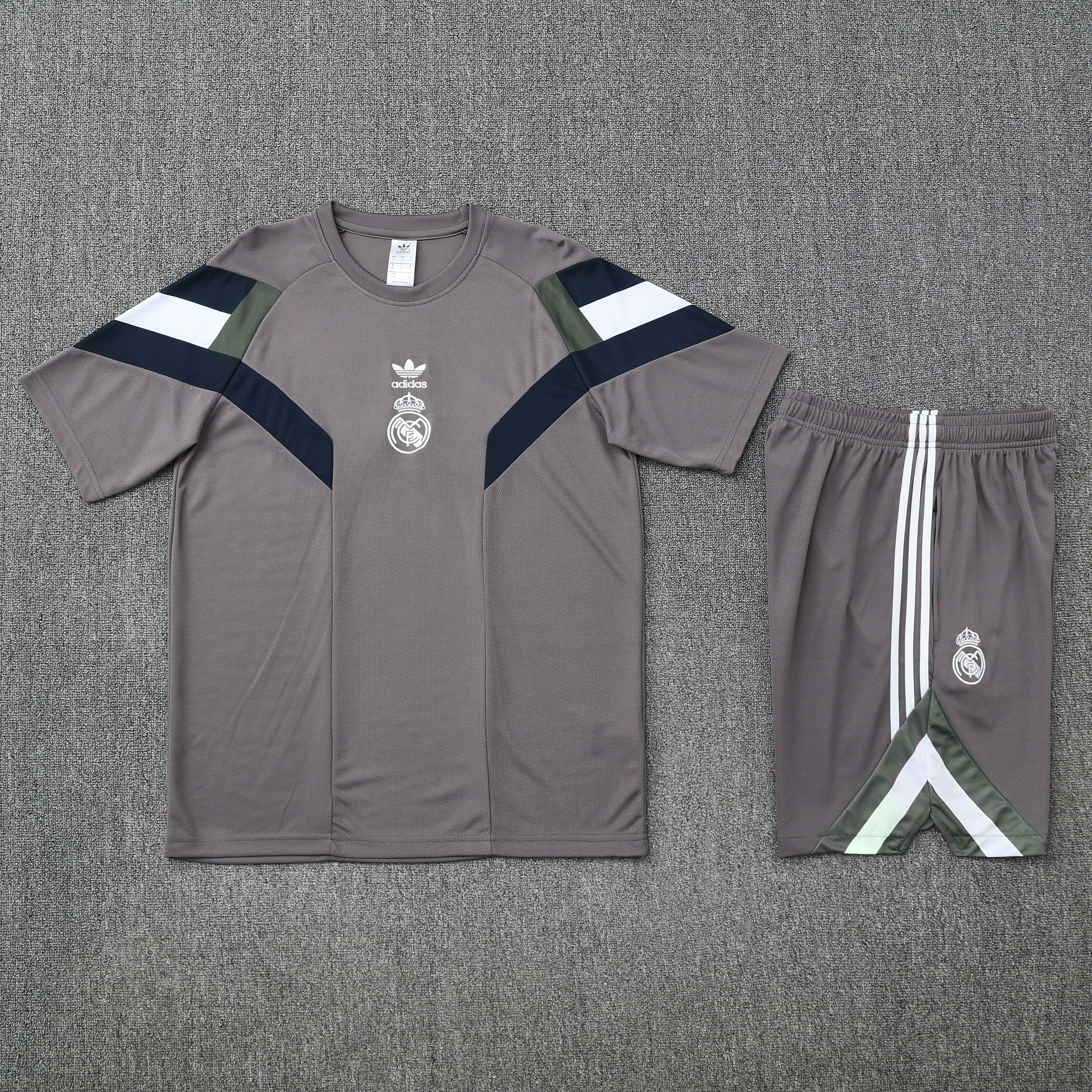Real Madrid Training Jersey Kit Gray 2025/26