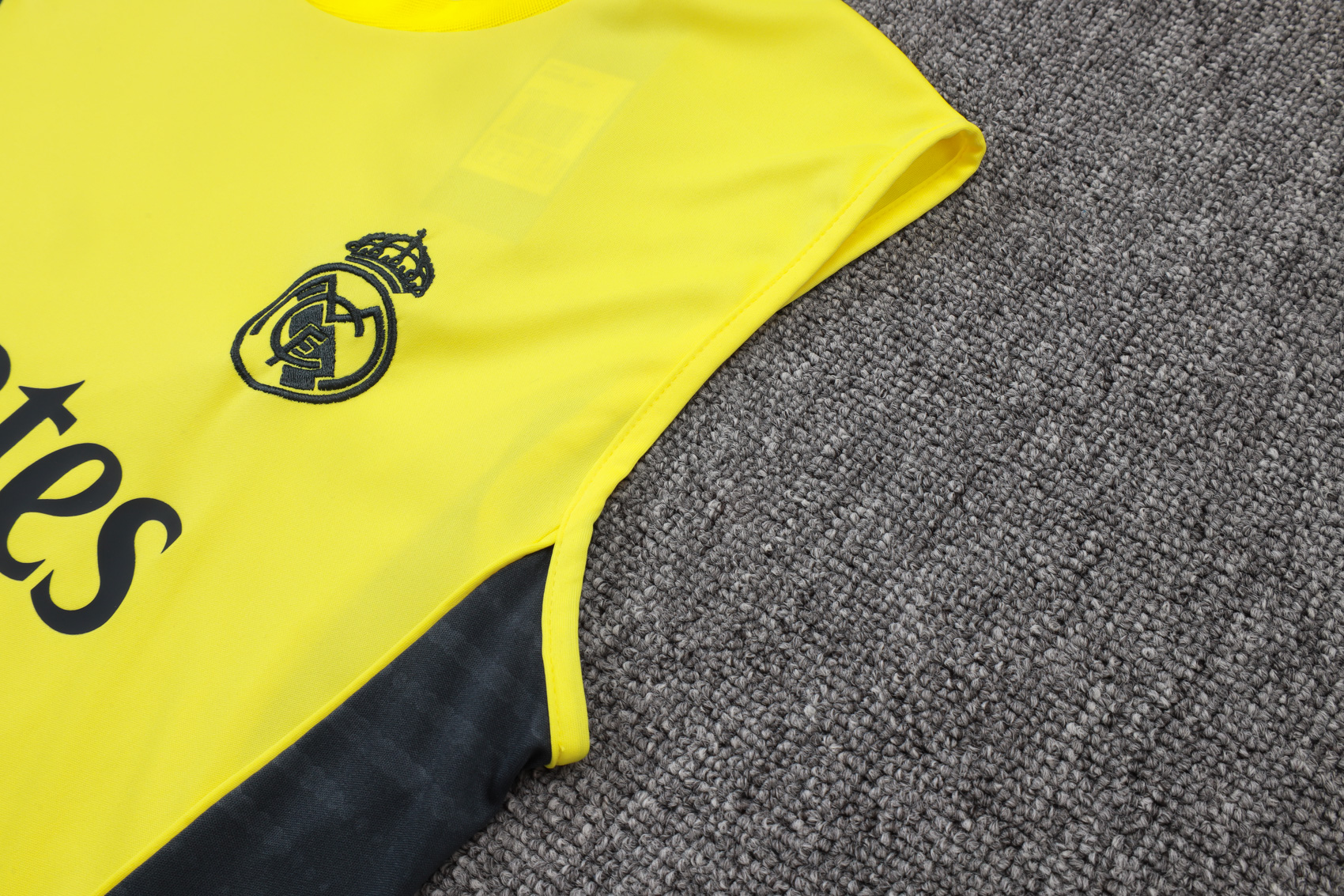 Real Madrid Sleeveless Training Kit Yellow 2025/26