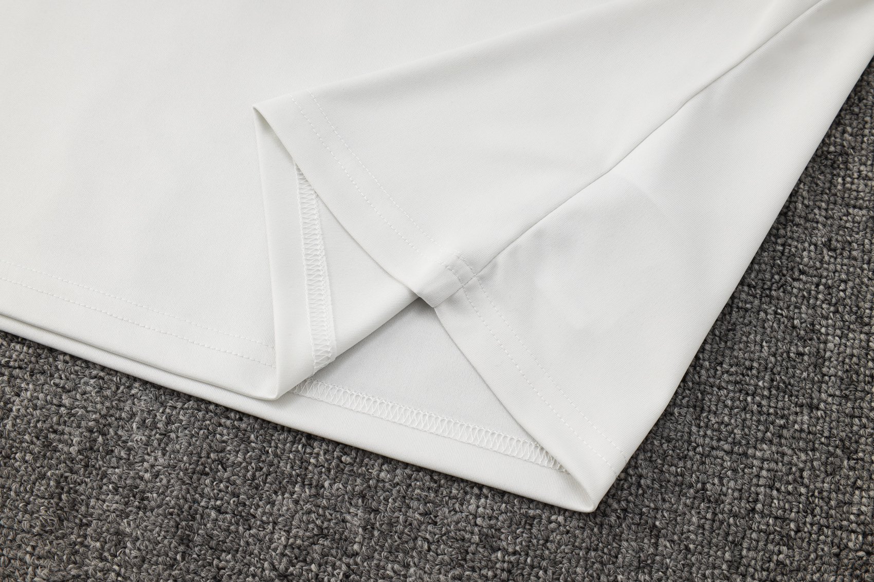 Liverpool Sleeveless Training Kit White 2025/26