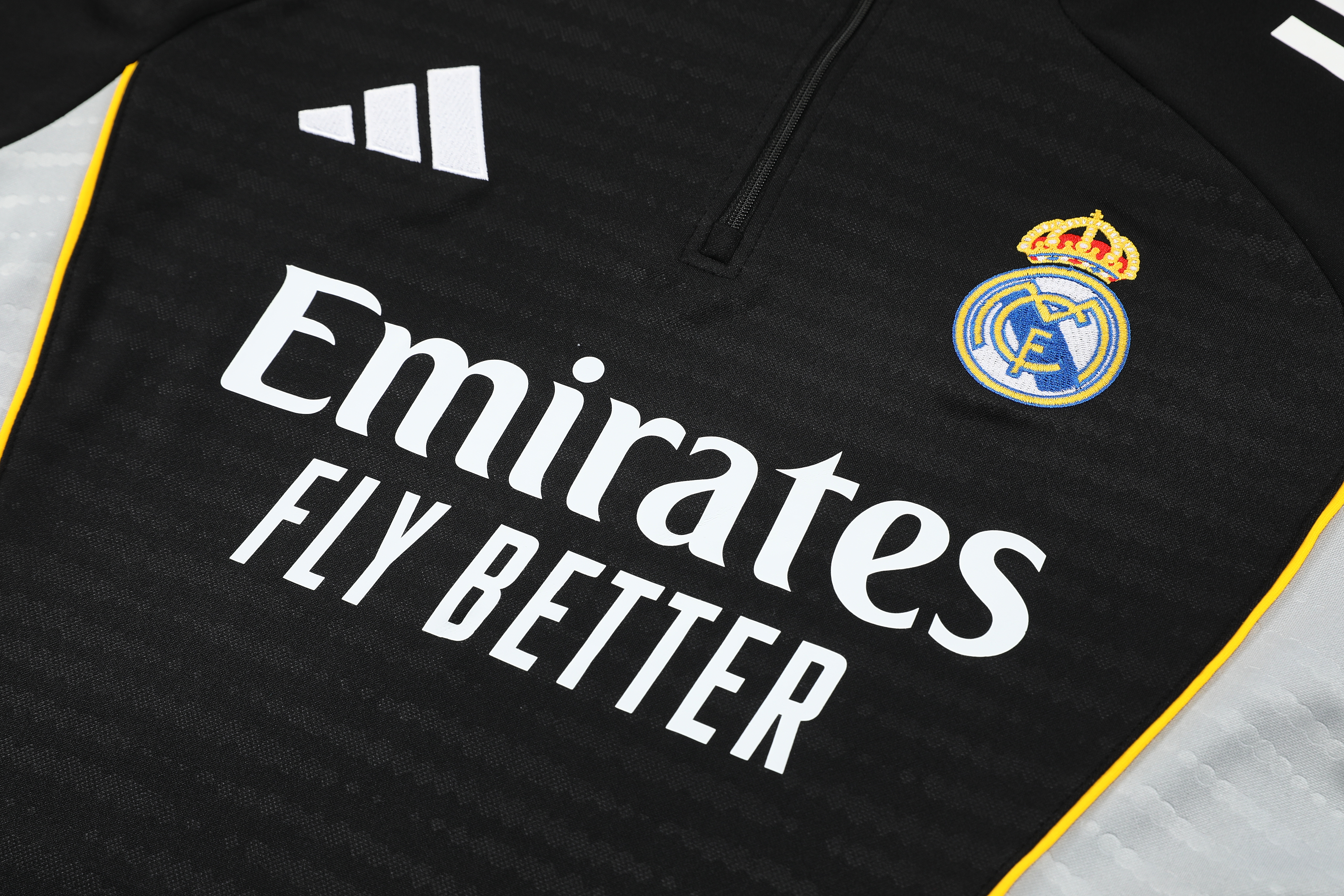 Real Madrid Authentic Training Kit (Sweatshirt+Pants) Black 2025/26 - Player Version