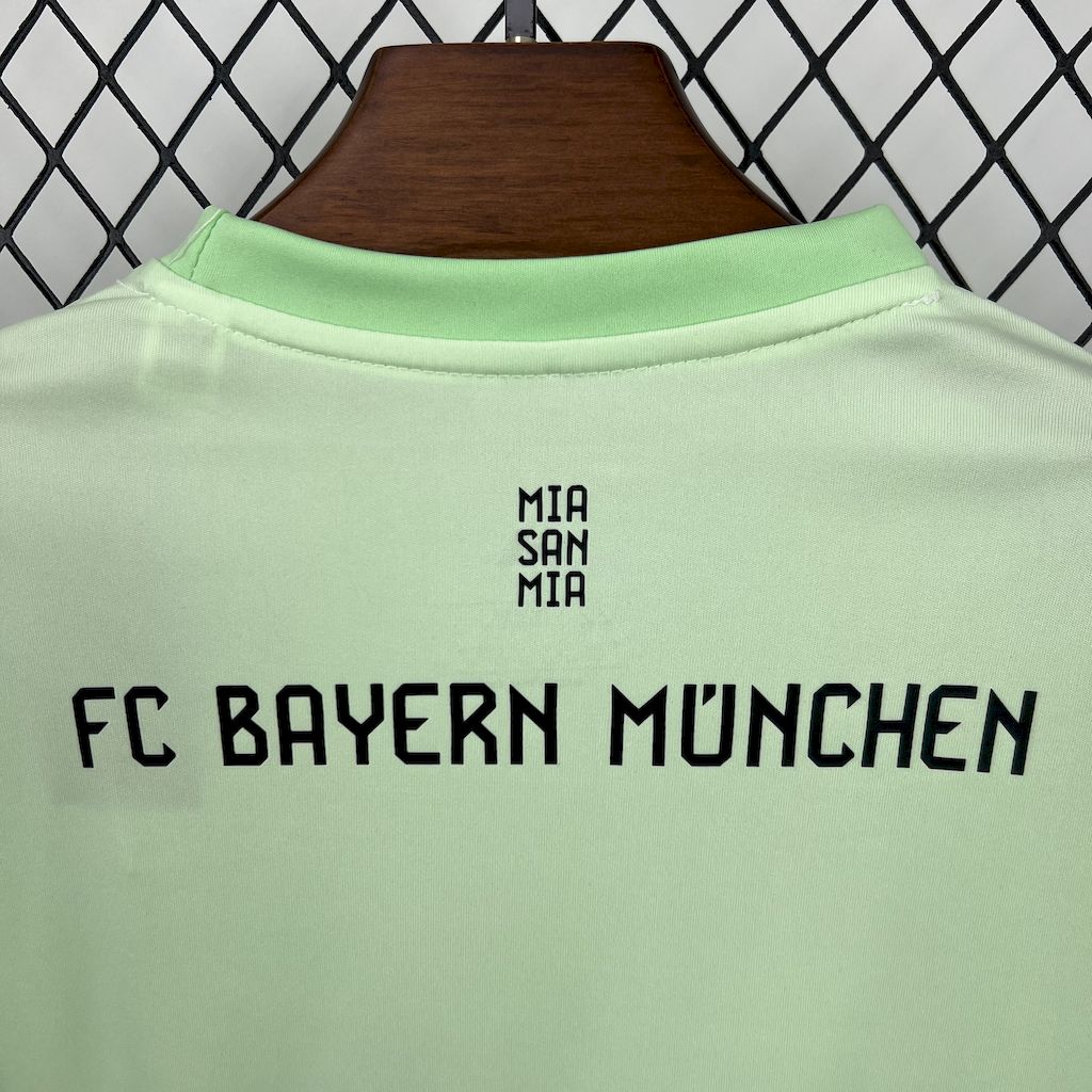 Bayern Munich Green Goalkeeper Kids Kit Jerseys+Shorts 2025/26