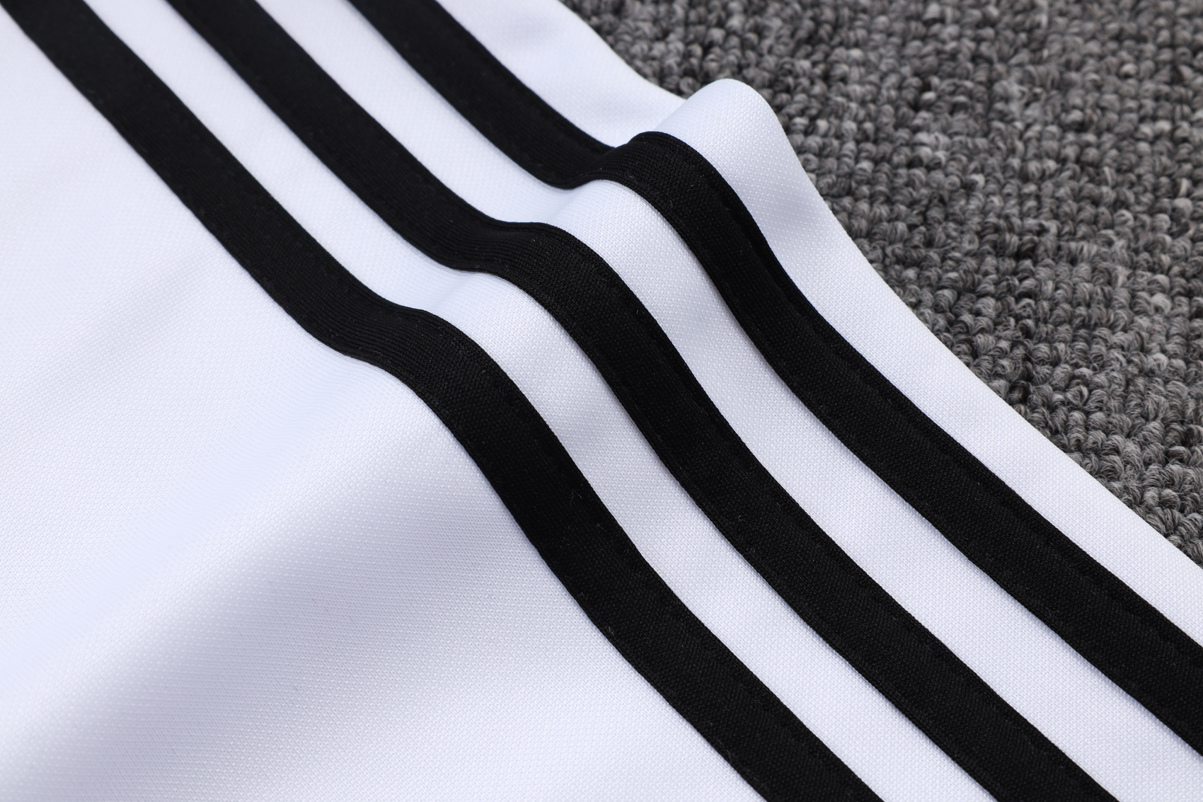 Liverpool Training Kit (Jacket+Pants) White 2025/26