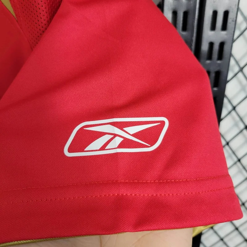 Liverpool Retro Football Jersey Home Custom Shirt 2005/06