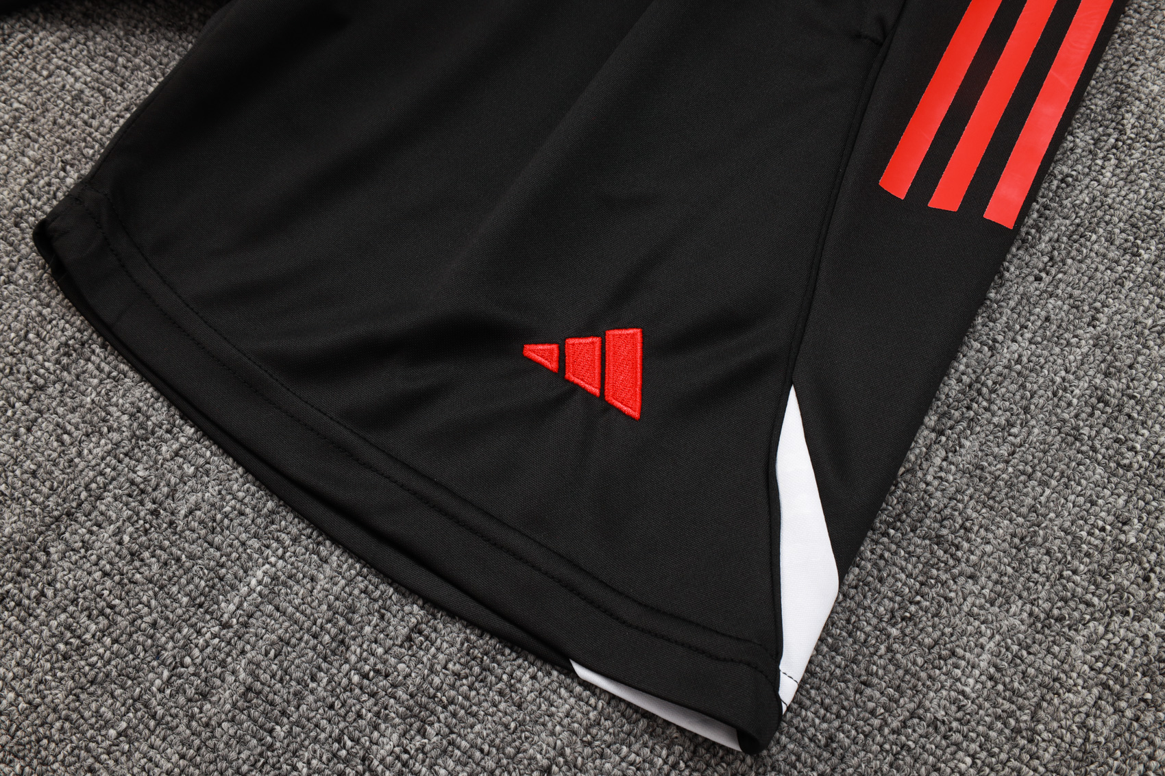 Liverpool Sleeveless Training Kit Black 2025/26