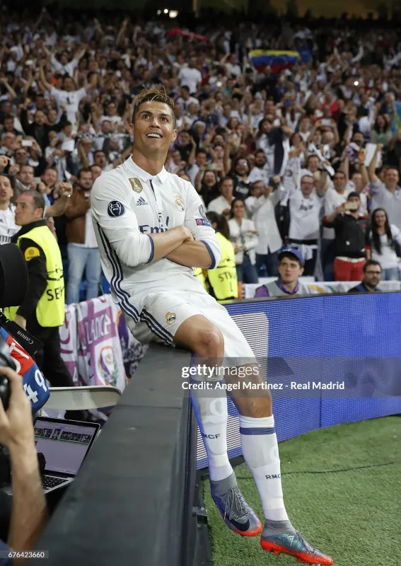 Real Madrid Authentic Retro Jersey Home Long Sleeve Soccer Shirt 2016/17