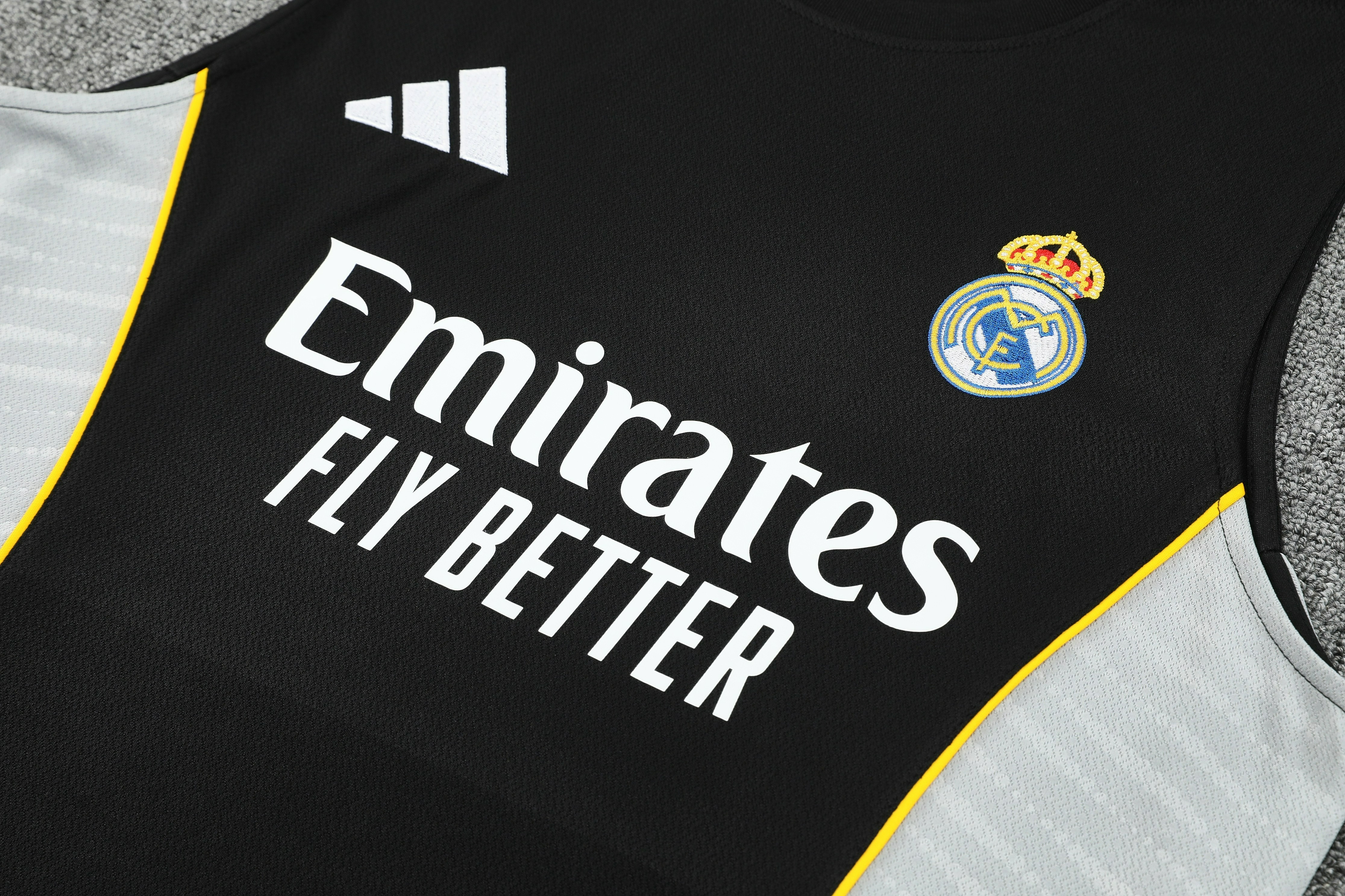 Real Madrid Sleeveless Training Kit 2025/26