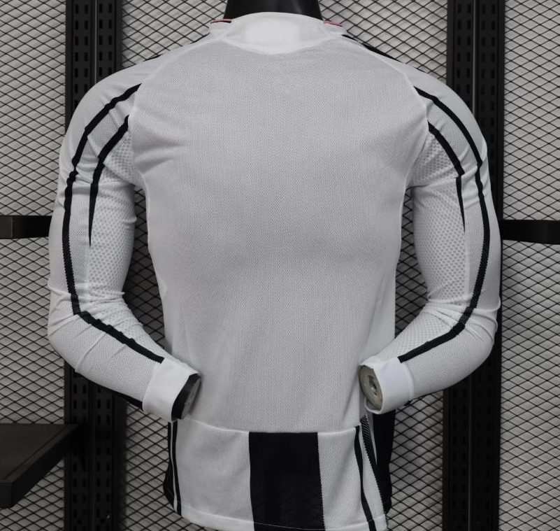 Player Version 25-26 Juventus Home Long Sleeve Jersey