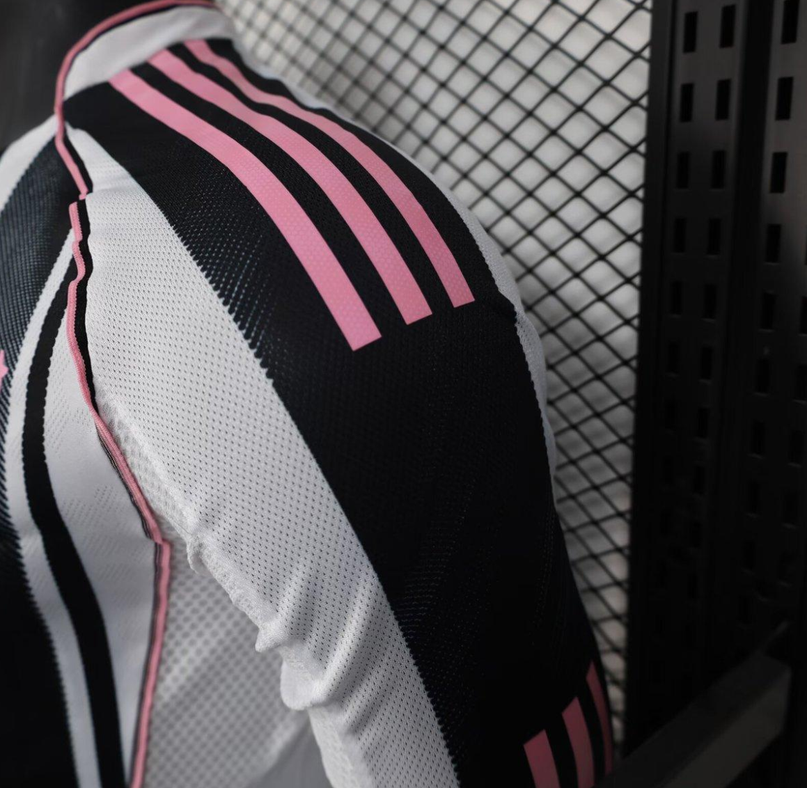 Player Version 25-26 Juventus Home Long Sleeve Jersey