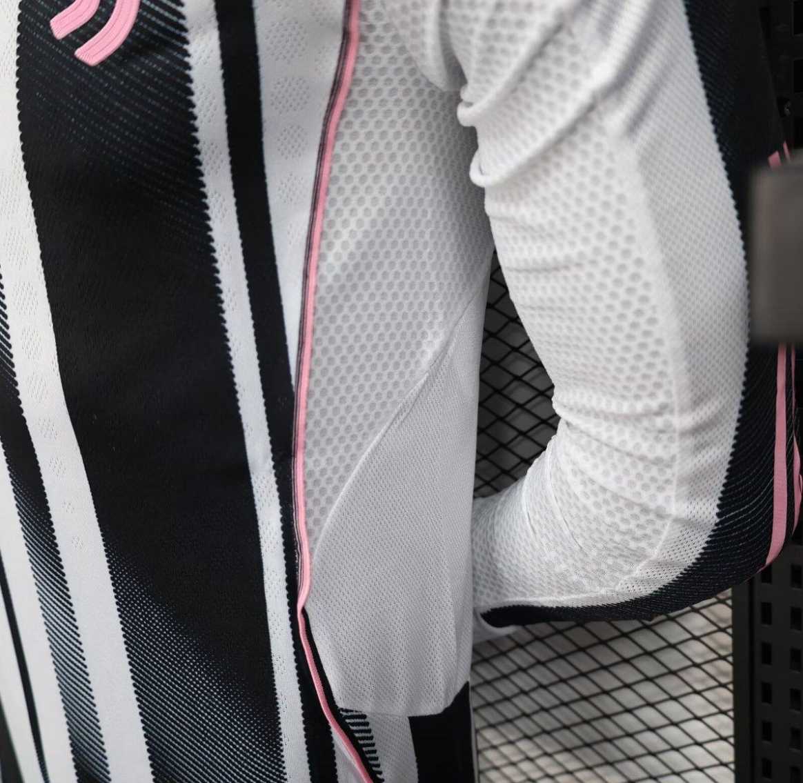 Player Version 25-26 Juventus Home Long Sleeve Jersey