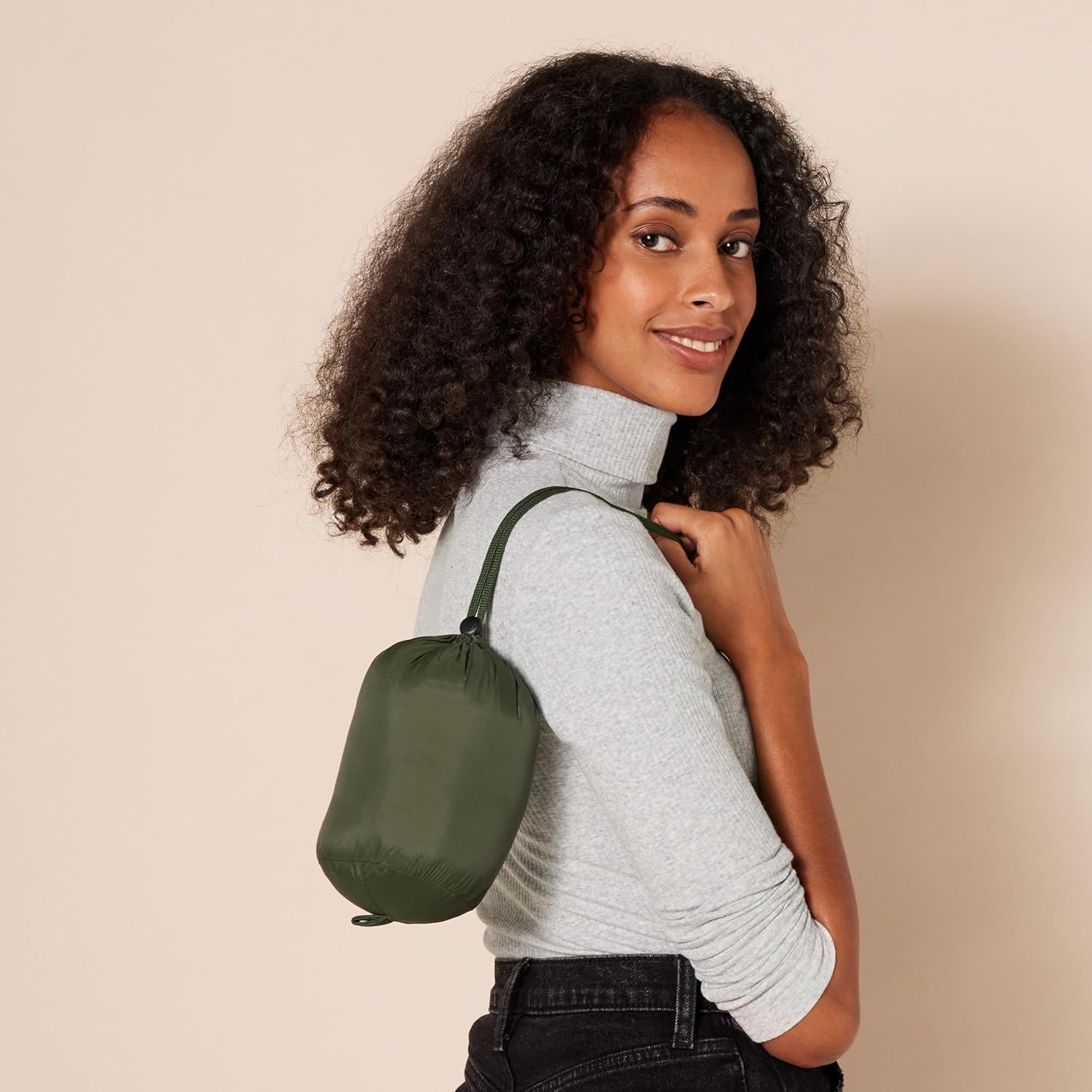 Amazon Essentials Women's Lightweight Long-Sleeve Packable Water-Resistant Puffer Jacket (Plus Sizes Available)