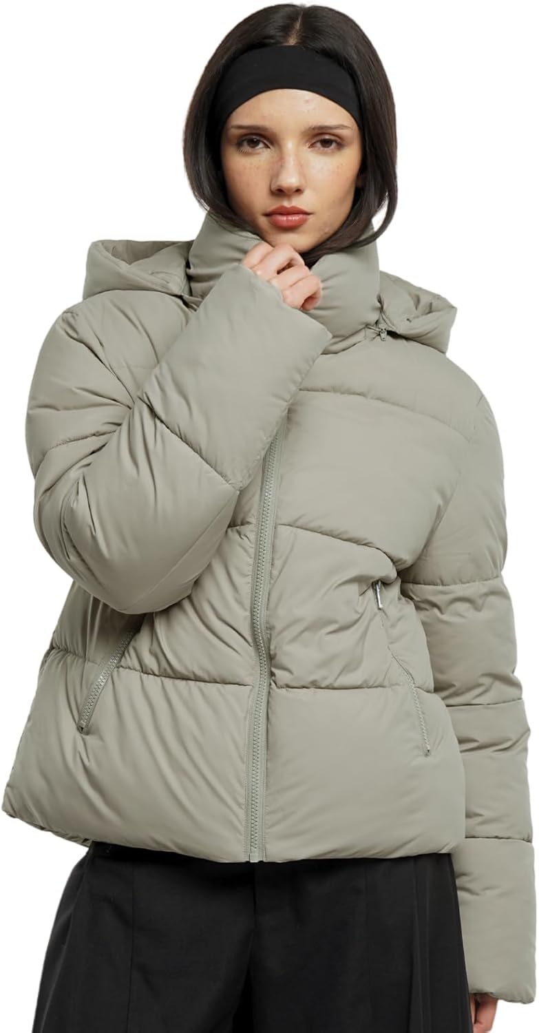 Women's Cropped Quilted Puffer Jacket with Removable Hood and Zippered Pockets Short Winter Coat