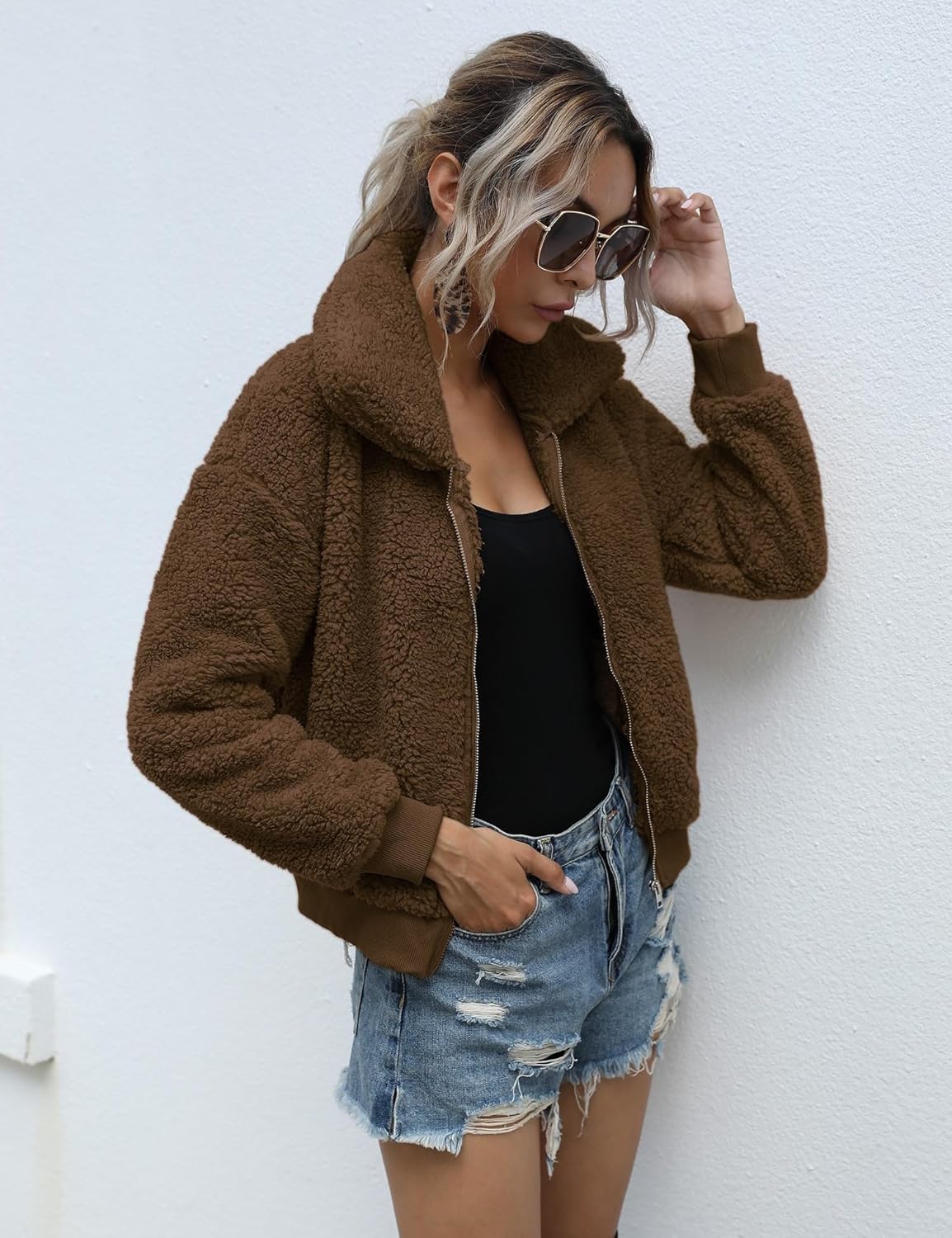 AKEWEI Women's Short Faux Fur Zip-Up Jacket Warm Shaggy Fluffy Winter Coat with Pockets