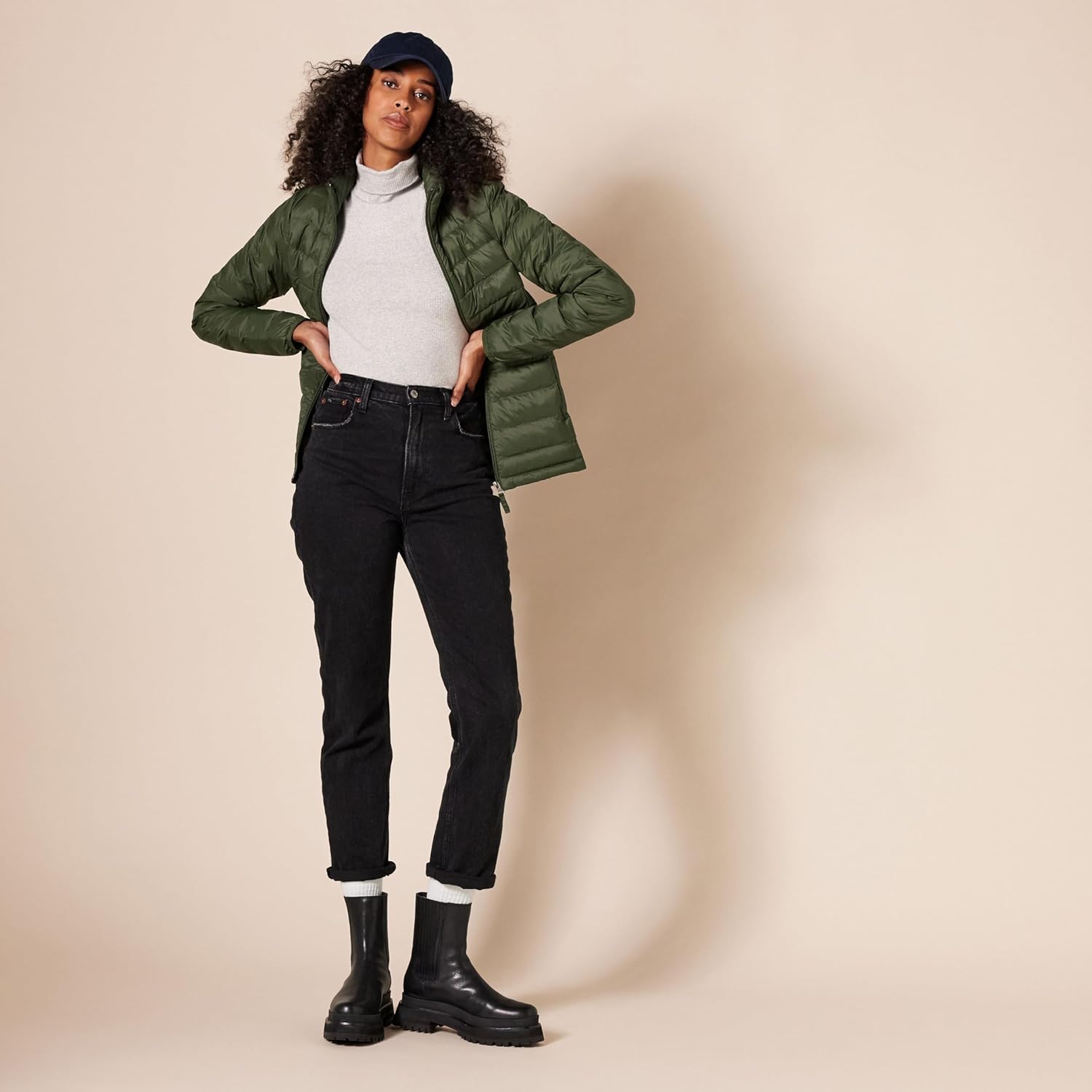 Amazon Essentials Women's Lightweight Long-Sleeve Packable Water-Resistant Puffer Jacket (Plus Sizes Available)