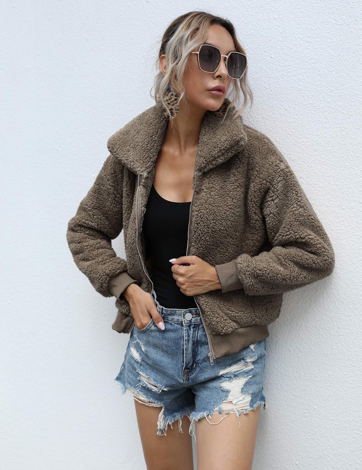 AKEWEI Women's Short Faux Fur Zip-Up Jacket Warm Shaggy Fluffy Winter Coat with Pockets