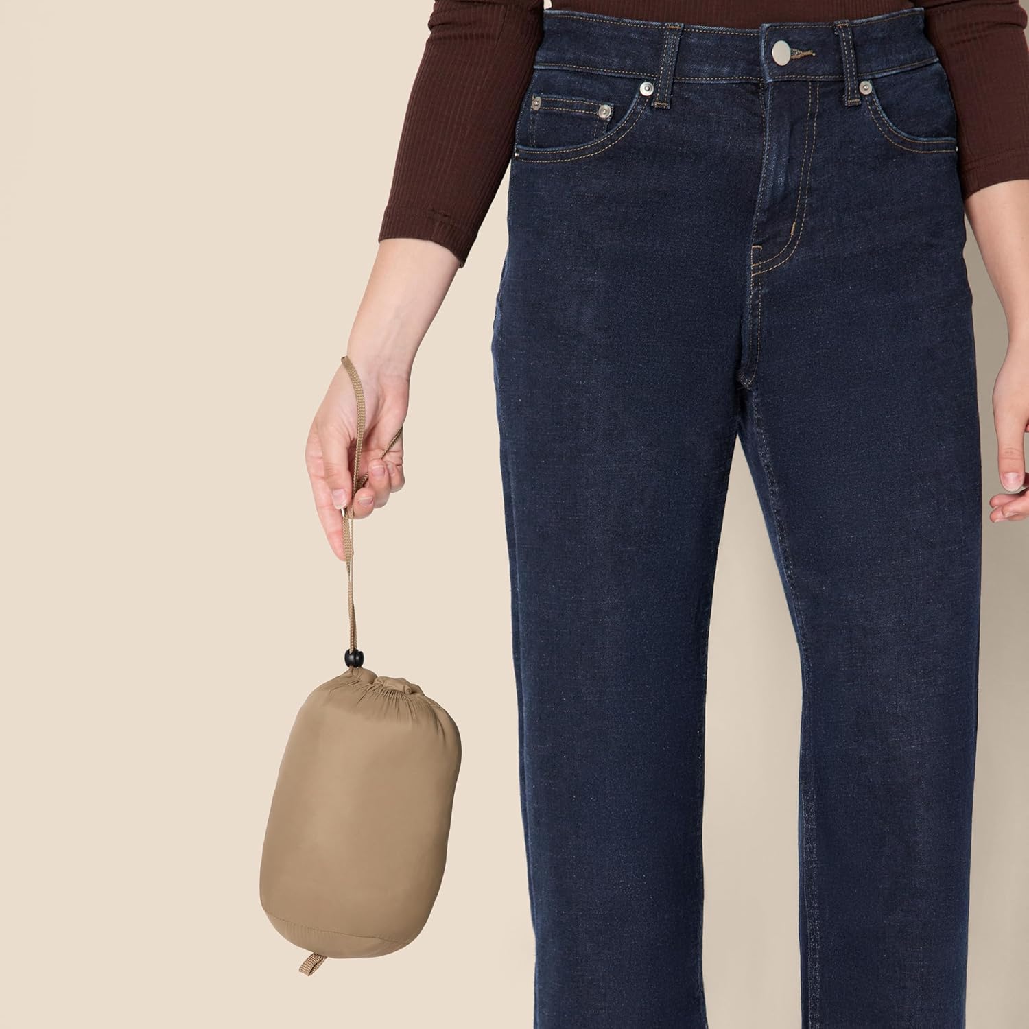 Amazon Essentials Women's Lightweight Long-Sleeve Packable Water-Resistant Puffer Jacket (Plus Sizes Available)