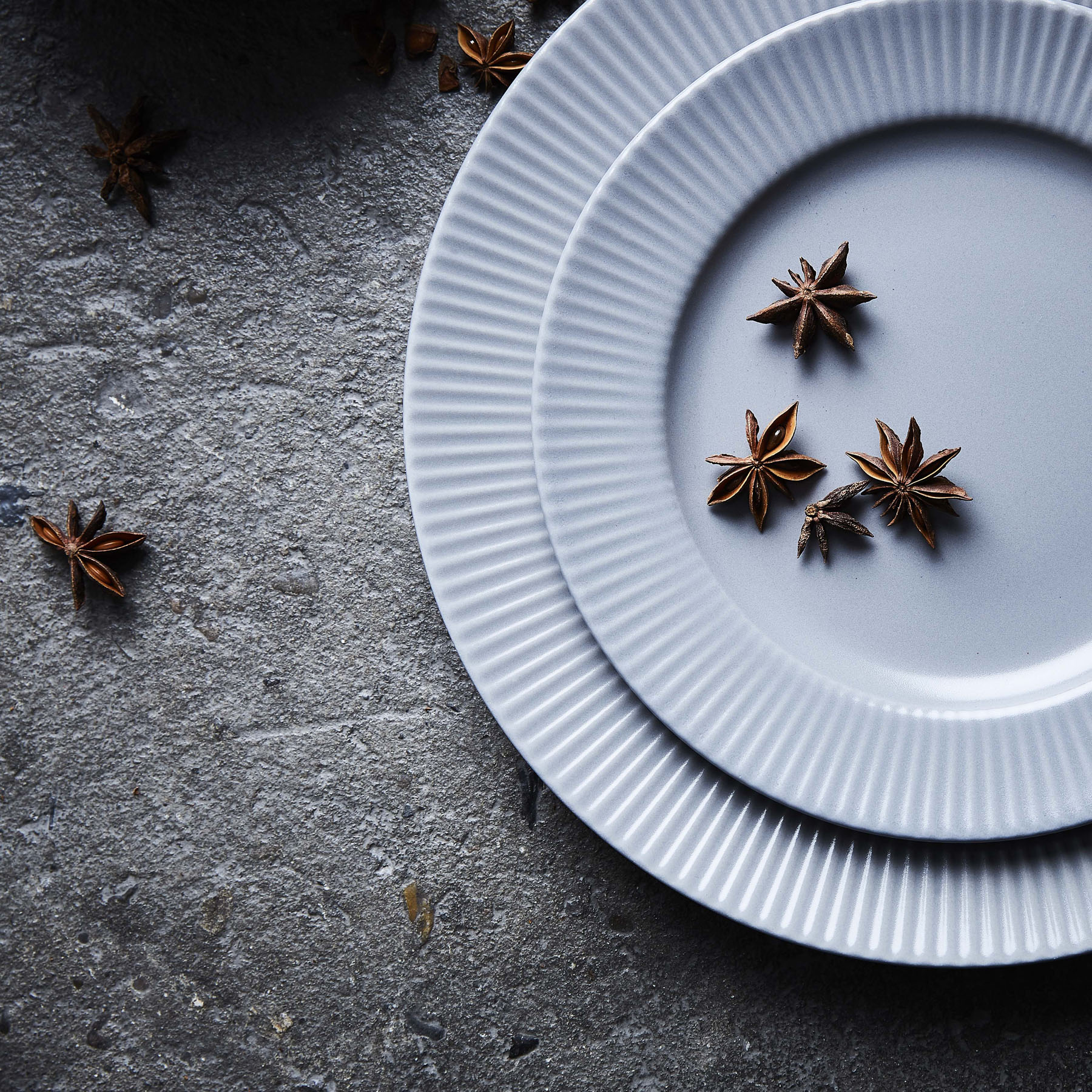 Aida Groovy Tallrik 27 cm Grå