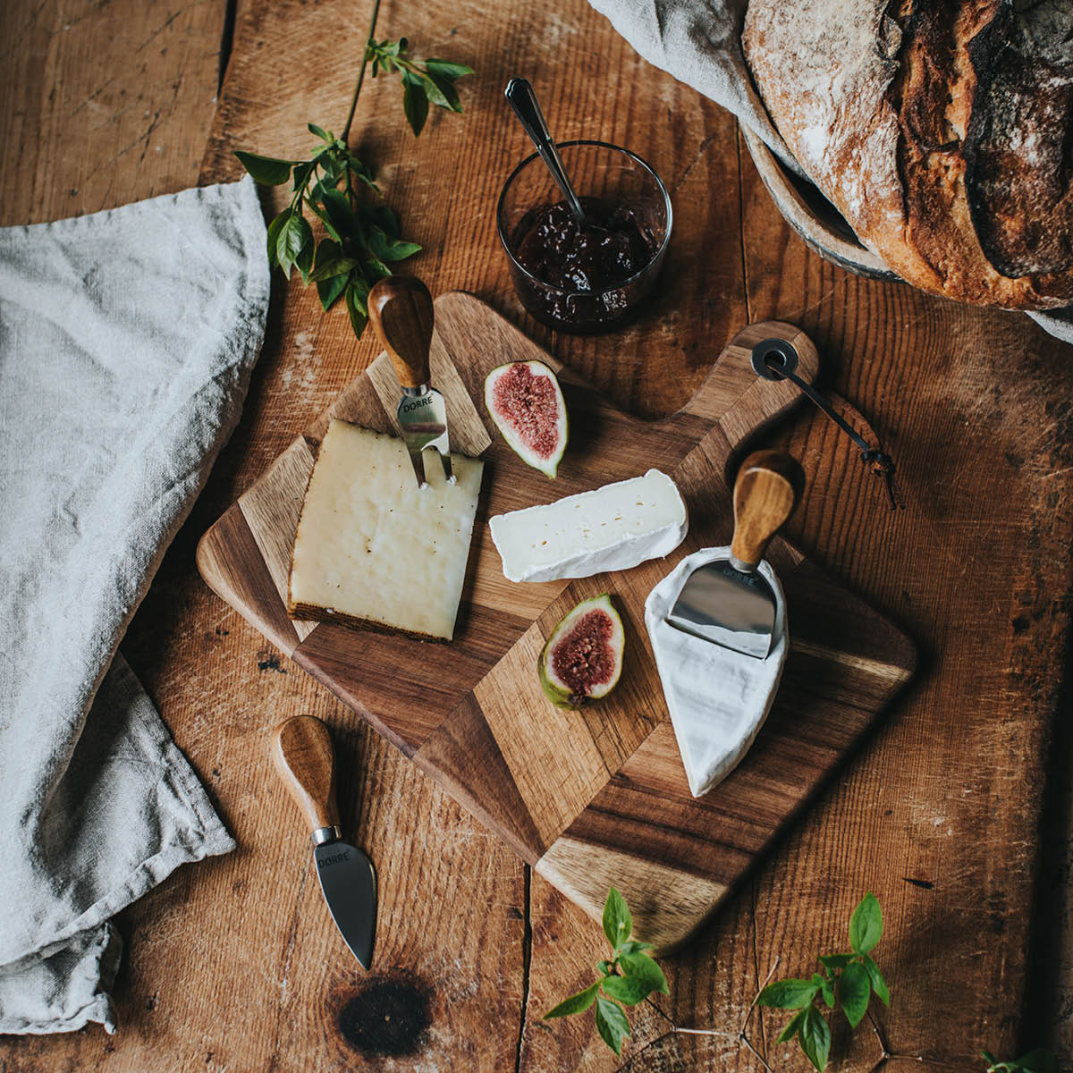 Dorre Ollie ostset ostbricka 29x30 cm med 3 verktyg