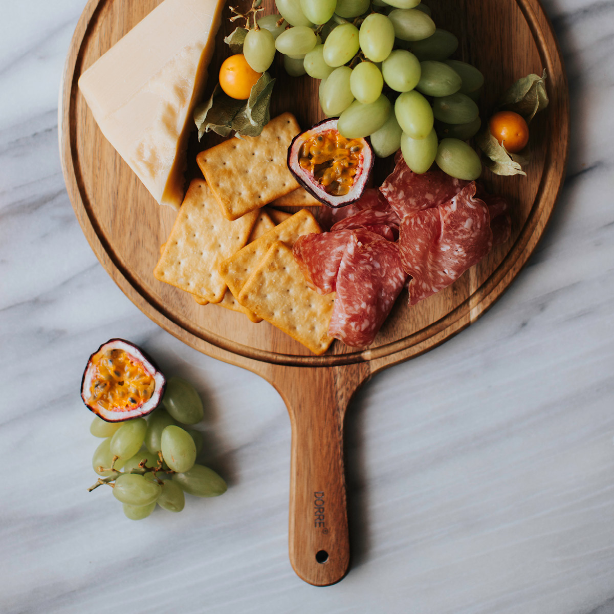 Dorre Ulli Serveringsbricka rund 30,5 cm Akaciaträ