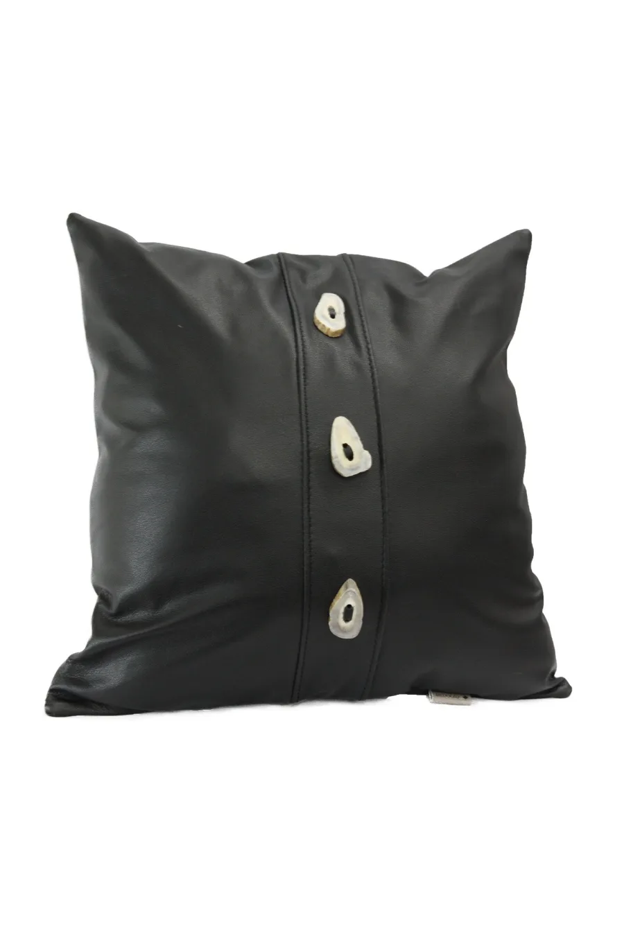 Coussin 14 x 14 (po) cuirs et boutons panache