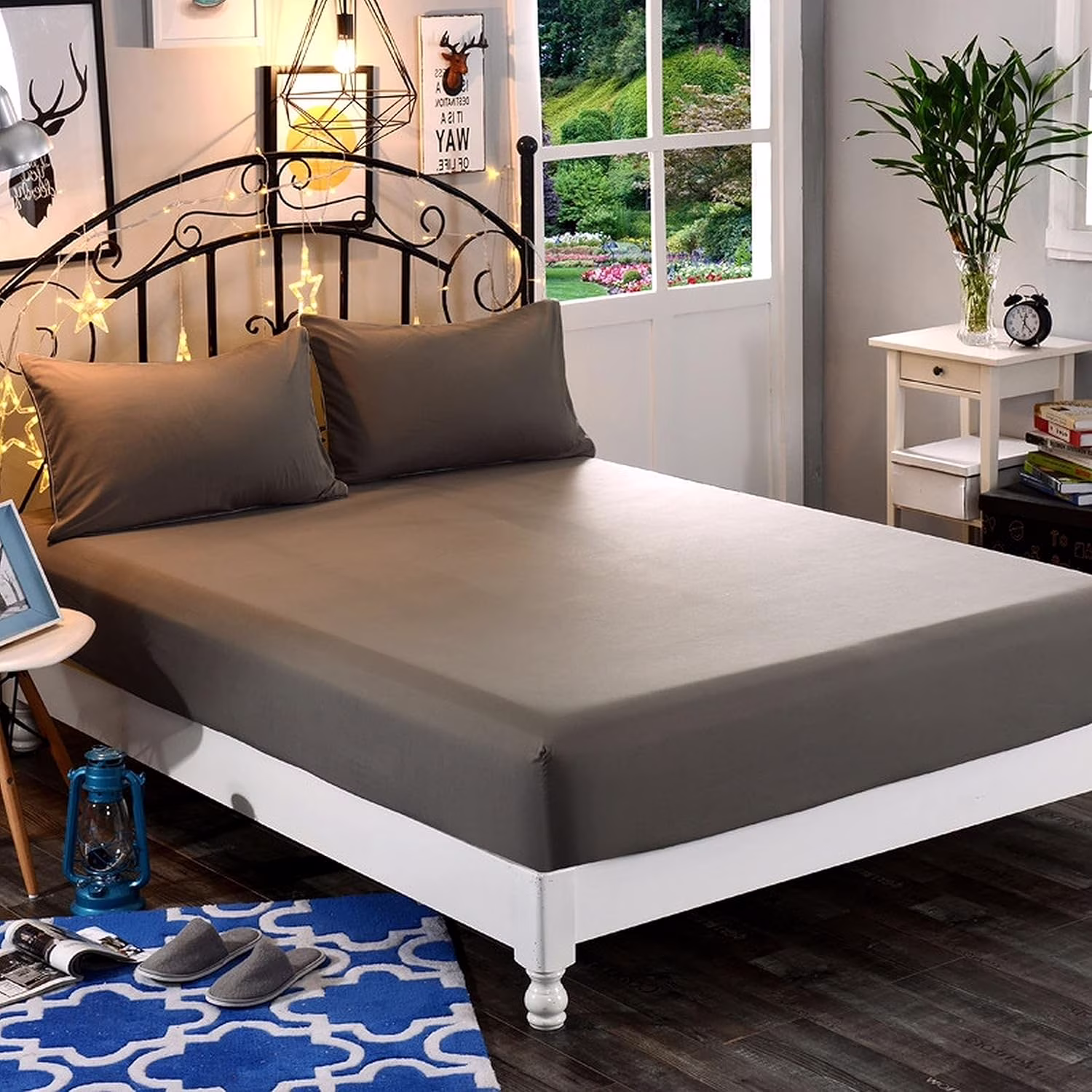 Premium Hotel Quality Fitted Sheet, Soft Premium Microfiber - Pockets up to 16" Deep, Wrinkle and Fade Resistant, Large Size