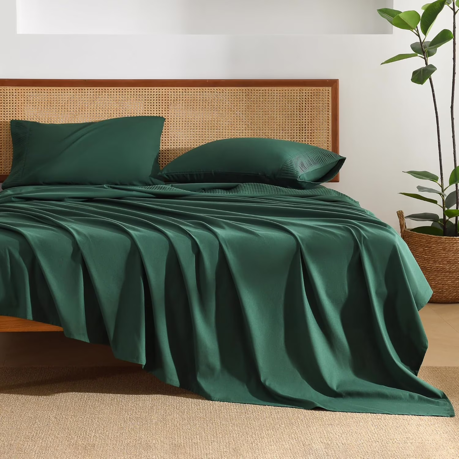 King Sheet Set, 4 Pieces, Emerald Green, Microfiber, King Size, Deep Pocket, Modern, Unisex, 100% Microfiber, 800 Thread Count, Machine Washable, 3.5 Pounds, 1 Count