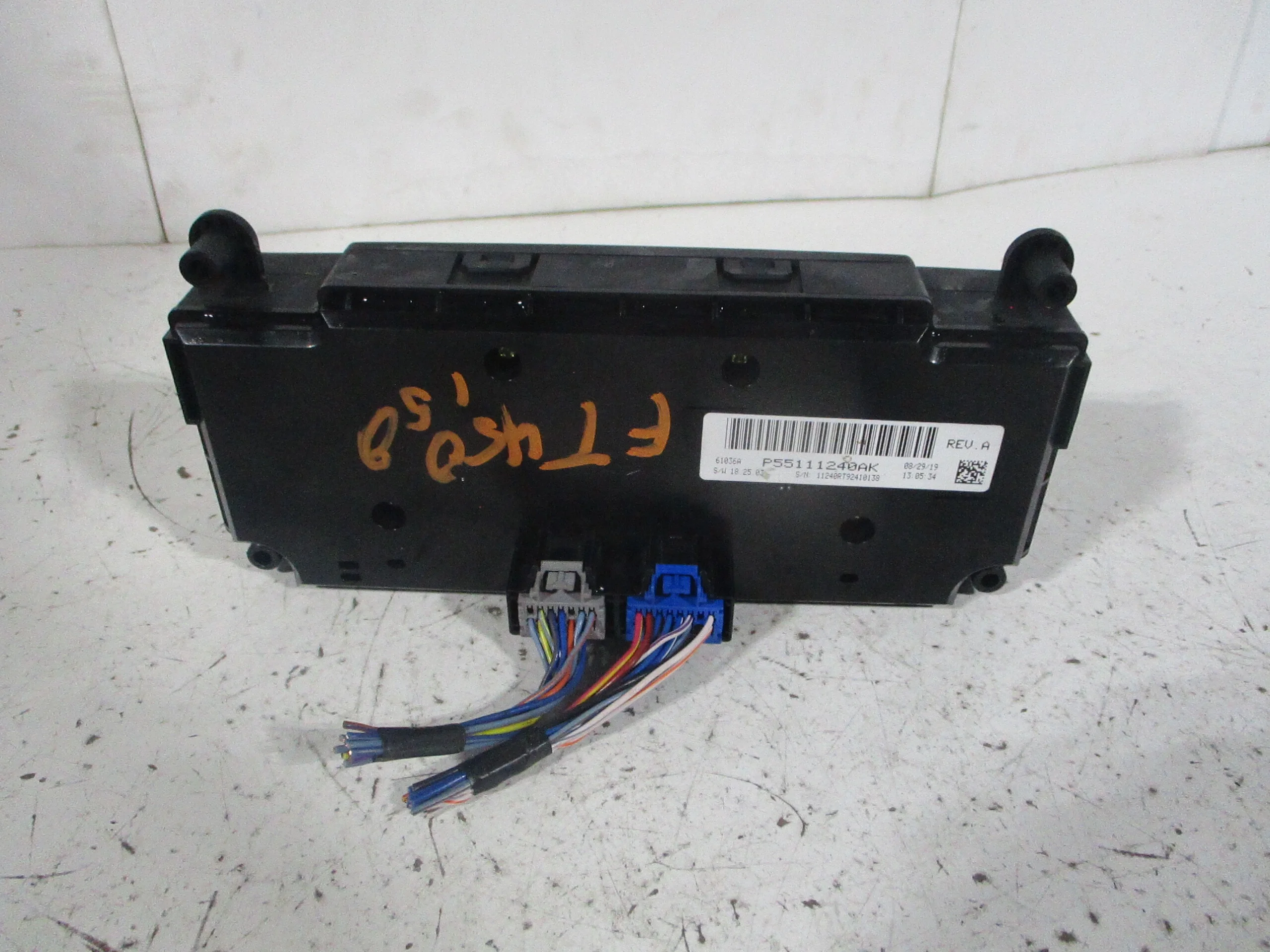 Pre-Owned 17-20 Dodge Caravan Front Dash Mounted AC Heater Temperature Control OEM LKQ (Good)