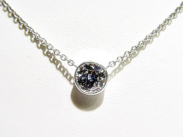 DIAMOND ROUND BRILLIANT SHAPE 6.89X6.89X3.92MM BEZEL SET DIAMOND PENDANT CHAIN