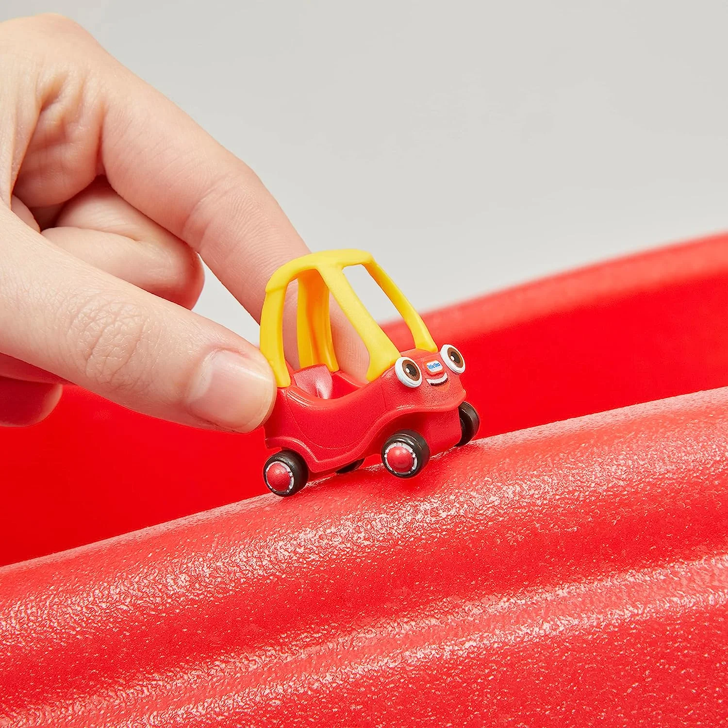 MGA's Miniverse Little Tikes Minis - 2 Little Tikes Minis in Each Pack, Blind Packaging Doubles as Display, Retro Nostalgia, Collectors Ages 3 4 5 6