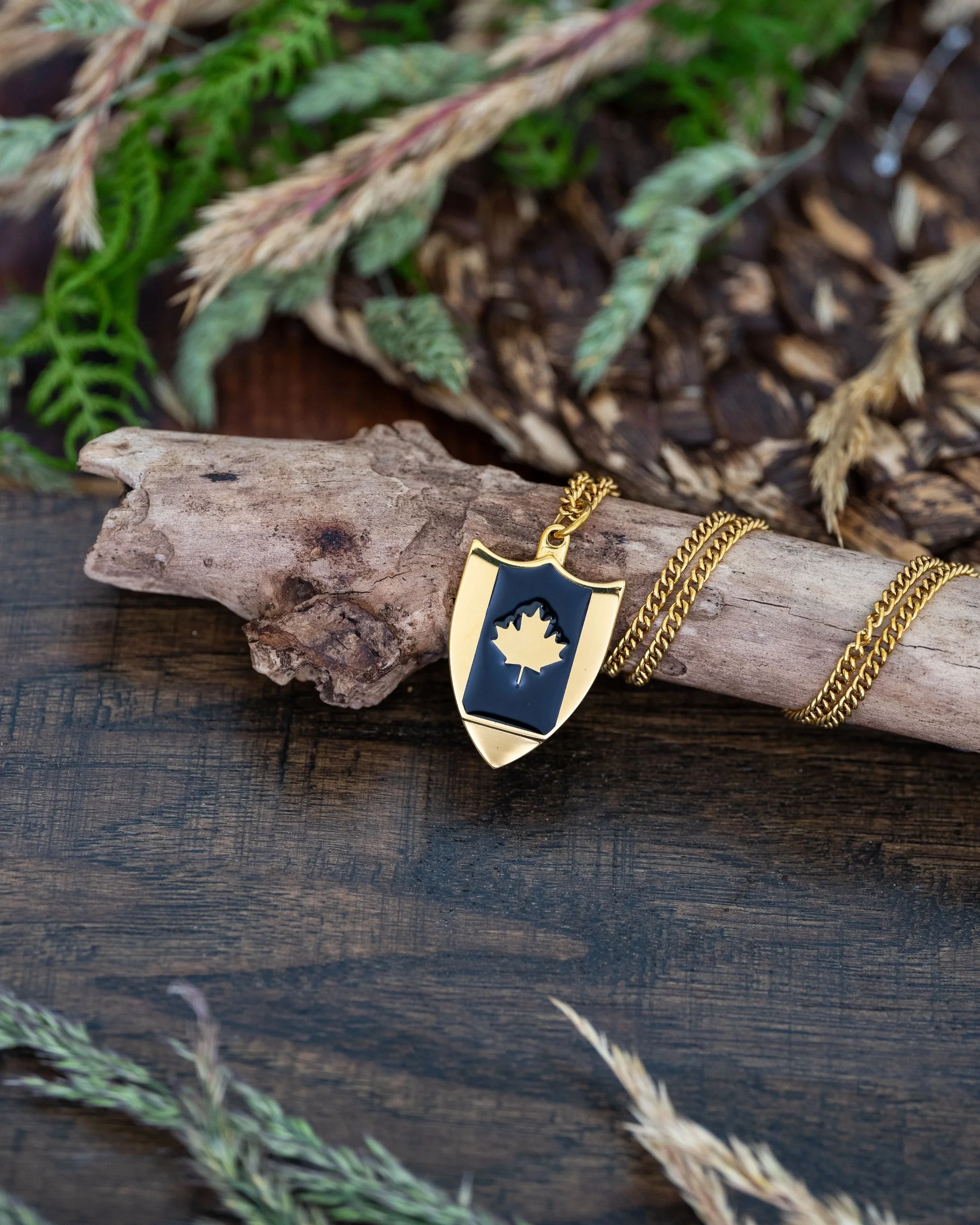 Choty - Shotgun Necklace - Gold Canada - Chain and Pouch Included - 316L Stainless Steel - 18K Gold Plating Infused