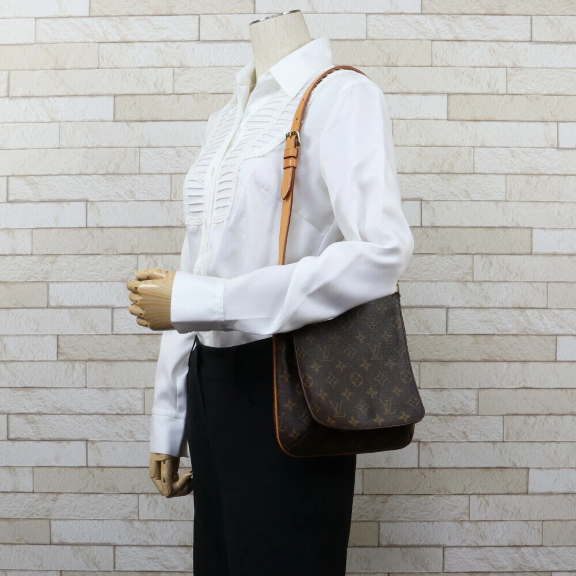 Pre-Owned LOUIS VUITTON Shoulder Bag Monogram Musette Salsa M51258 Brown Women's Canvas (Good)
