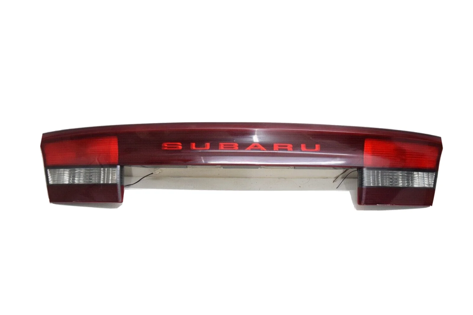00 01 02 03 04 Subaru Legacy Outback Trunk Lid Center Tail Light