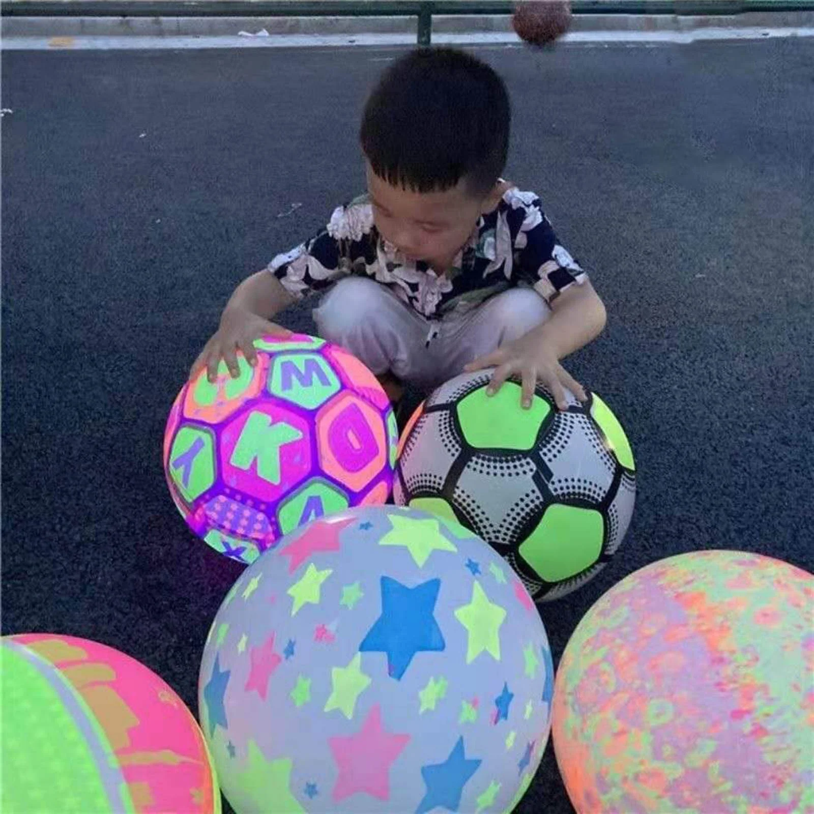 Glowing Rubber Ball Inflatable LED Football Kick Ball Soft Outdoor Night Toy Boys Girls Kids Fun Sports Activity Toy