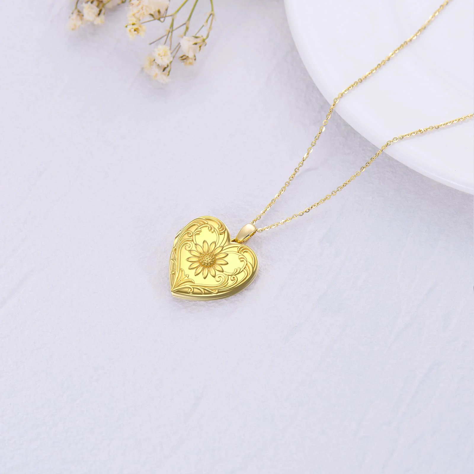 AOBOCO Heart Locket Necklace that Hold Photos for Women, Sterling Silver Heart Pictures Necklaces, Jewelry Keepsake Gifts for Women Personalize Locket Necklace