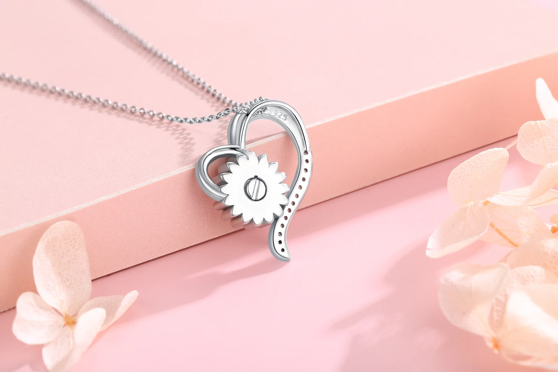 Coachuhhar Heart Daisy Urn Necklace for Ashes 925 Sterling Silver Heart Memorial Keepsake Sunflower Pendant Necklace Cremation Jewelry Gifts for Women Girls
