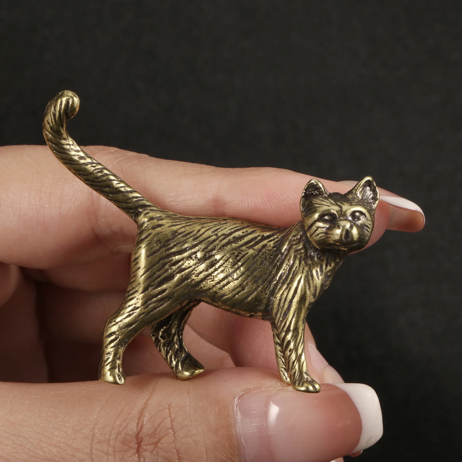 Pnellth Retro Brass Cartoon Cat Statue Exquisite Workmanship Handmade Metal Cute Small Animal Figurines Miniatures Home Decoration Accessories