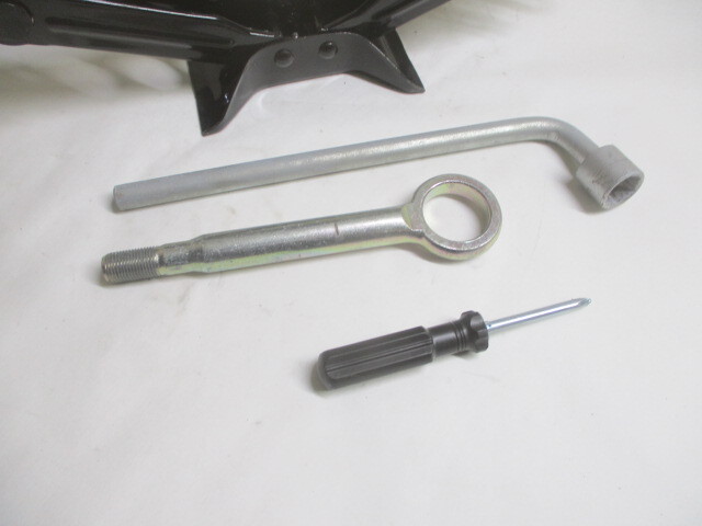 Pre-Owned 14 15 16 17 Subaru Forester Wheel Tire Jack Assembly w/Tools OEM LKQ - Verify Specific Vehicle Fitment In Description - (Good)