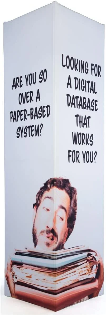 Displays2go Pop-up Tower with 4 Sides, Aluminum, Floor Standing ? Silver Finish (TDSH3DSQ10)