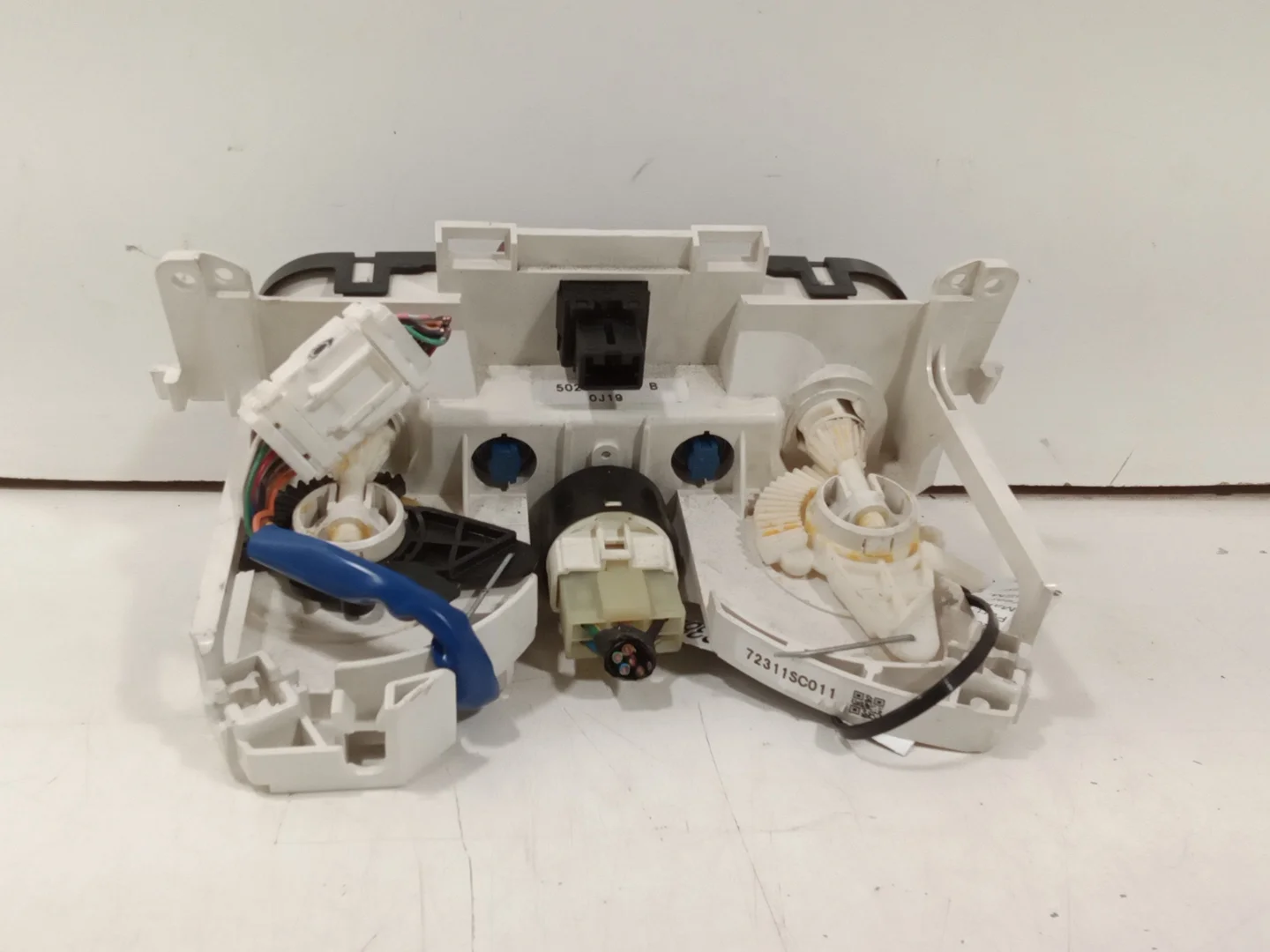 Pre-Owned 2009-2013 Subaru Forester HVAC Temperature Control Unit ID 72311SC011 OEM (Good)