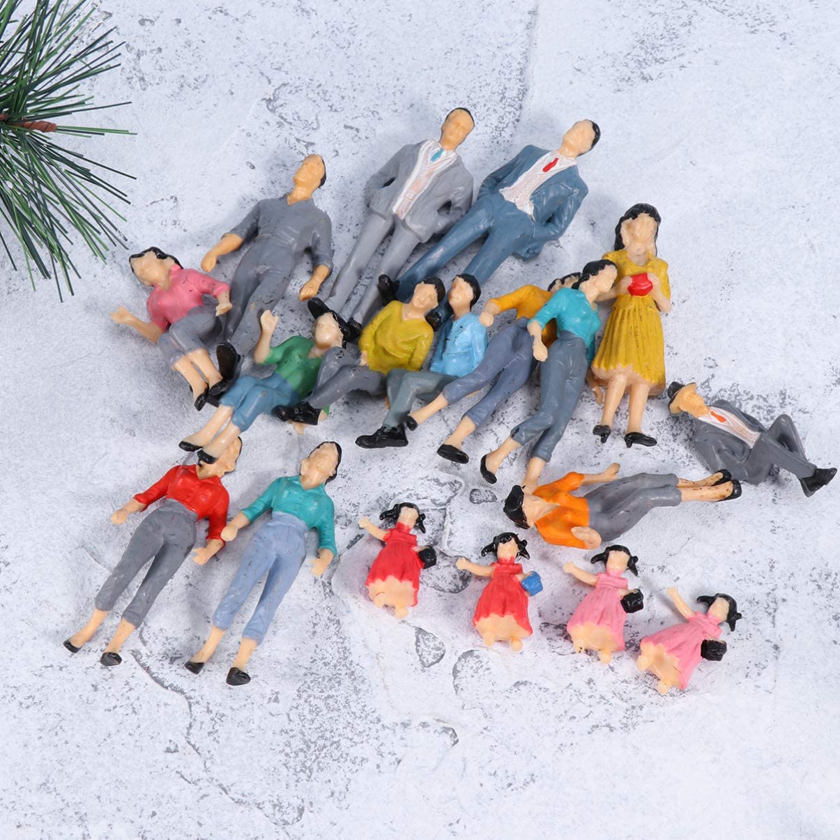 BESPORTBLE 20PCS Colorful Mini Lifelike Painted Figures Painted Mold Miniature Figurines for Miniature Landscape Decoration Doll House
