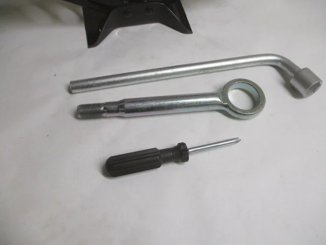 Pre-Owned 2022 Subaru Forester Wheel Tire Jack Assembly w/Tools OEM LKQ - Verify Specific Vehicle Fitment In Description - (Good)