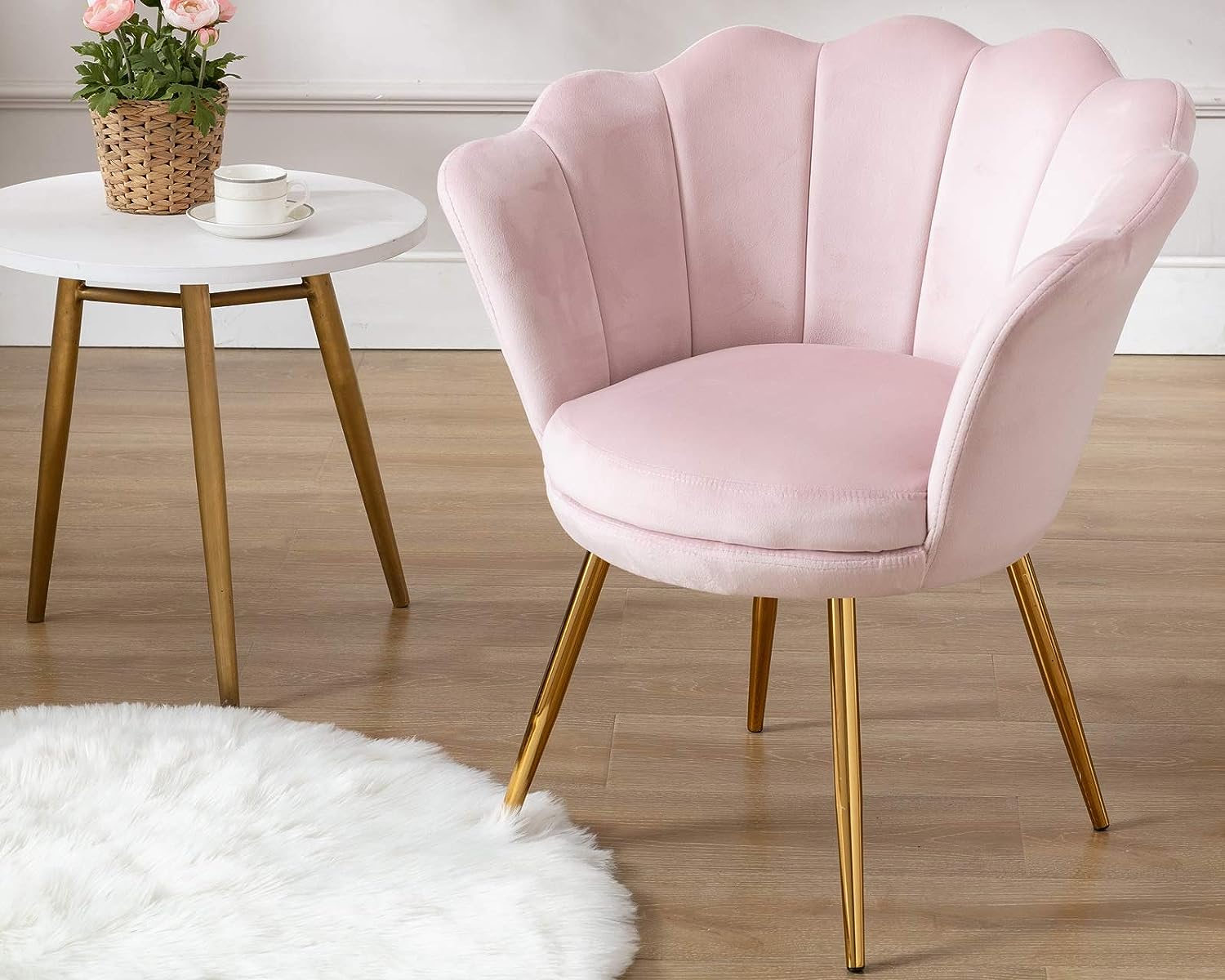 Living Room Chairs,Velvet Makeup Vanity Chair with Back Arm Modern Bedroom Accent Chair Cute Comfy Single upholstered Chair with Gold Metal Legs (Light Pink)